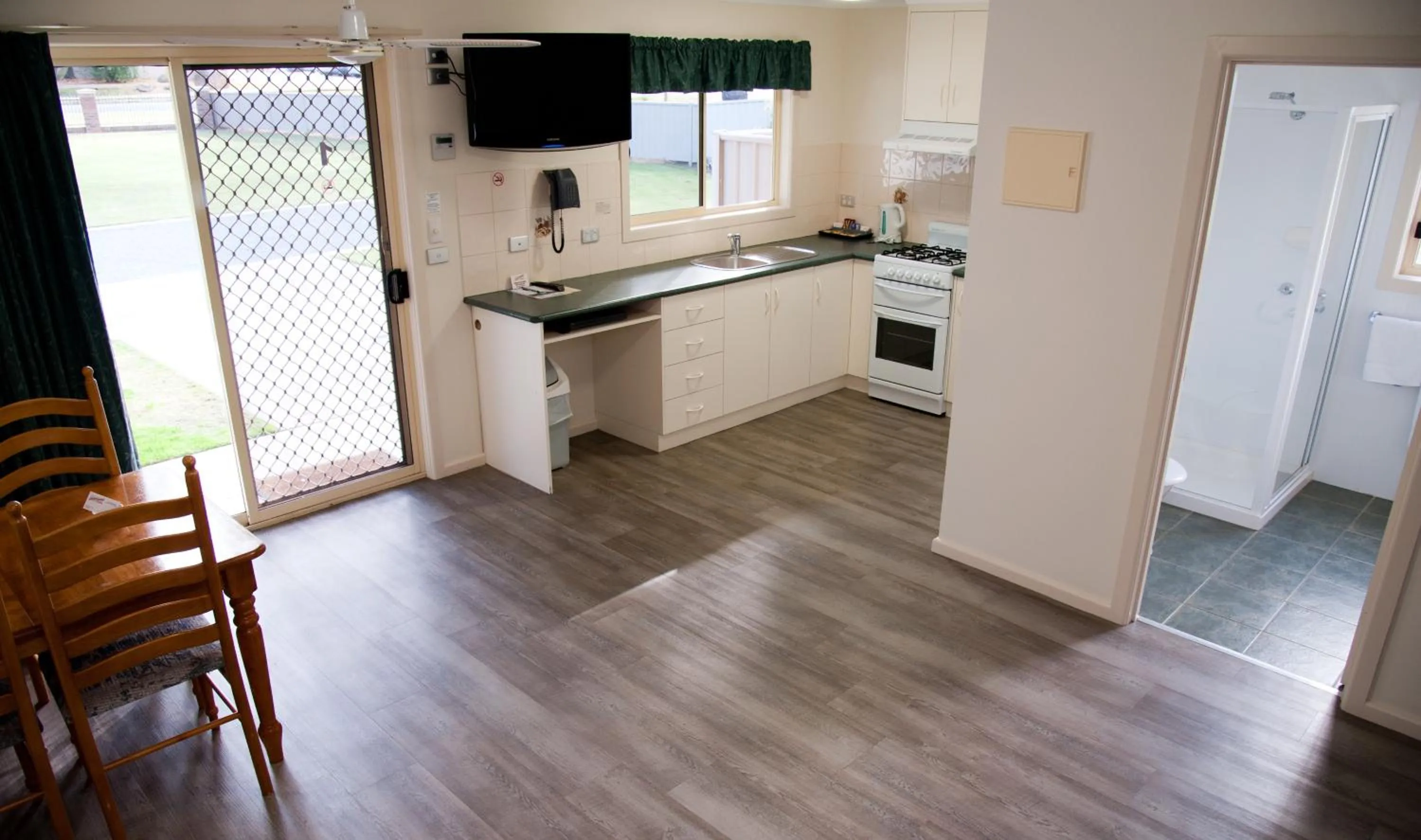 Photo of the whole room in Sportsmans Motor Inn