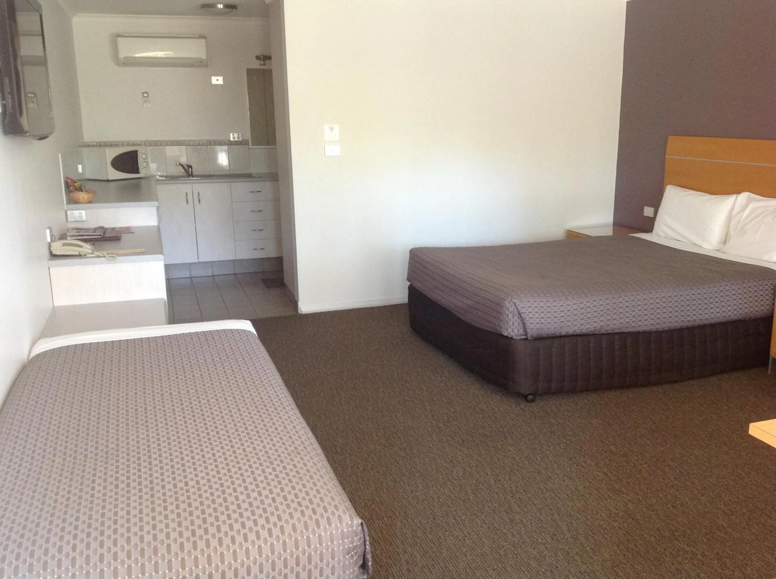 Photo of the whole room, Bed in Sportsmans Motor Inn