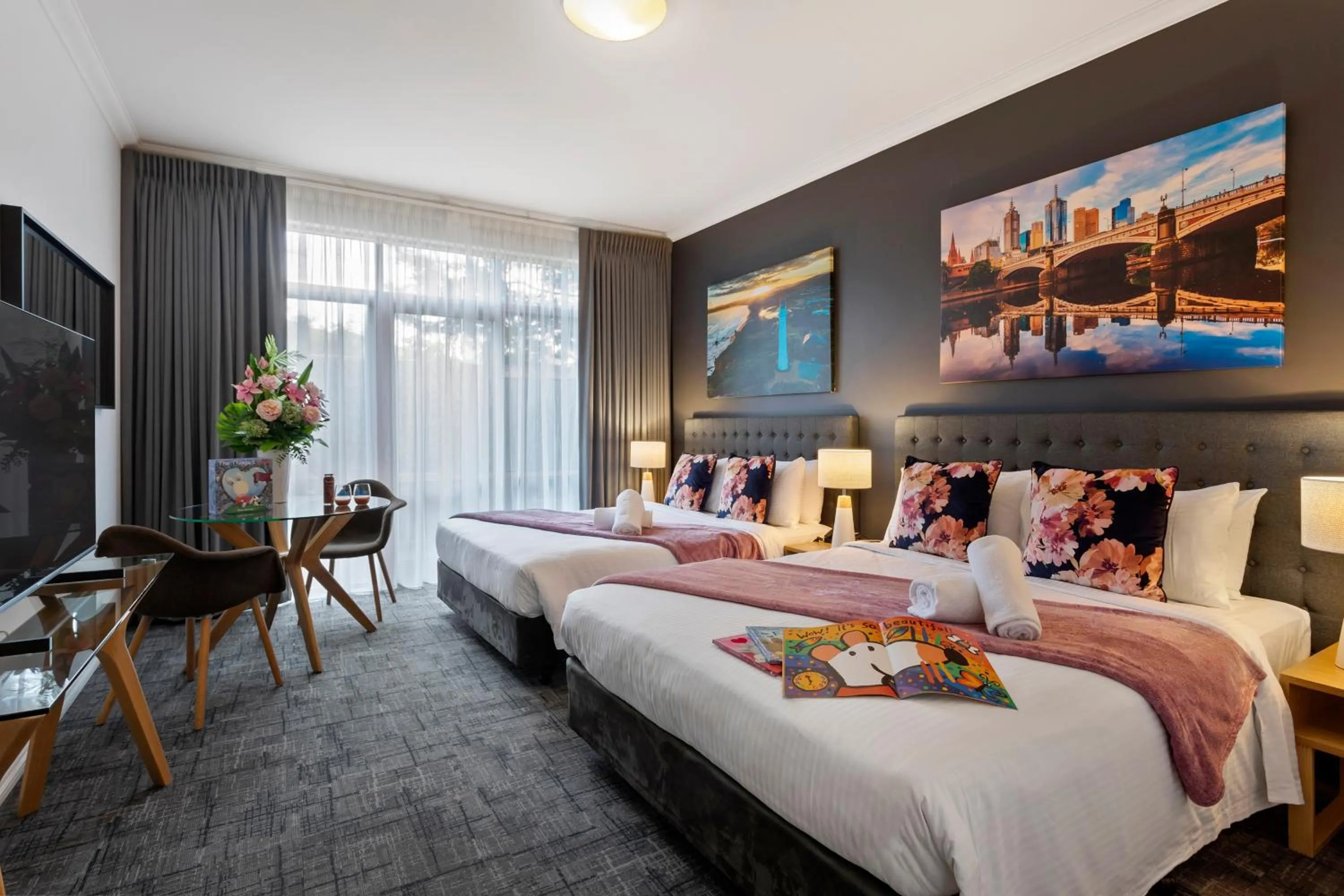 Seating area, Bed in Kimberley Gardens Hotel, Serviced Apartments and Serviced Townhouses