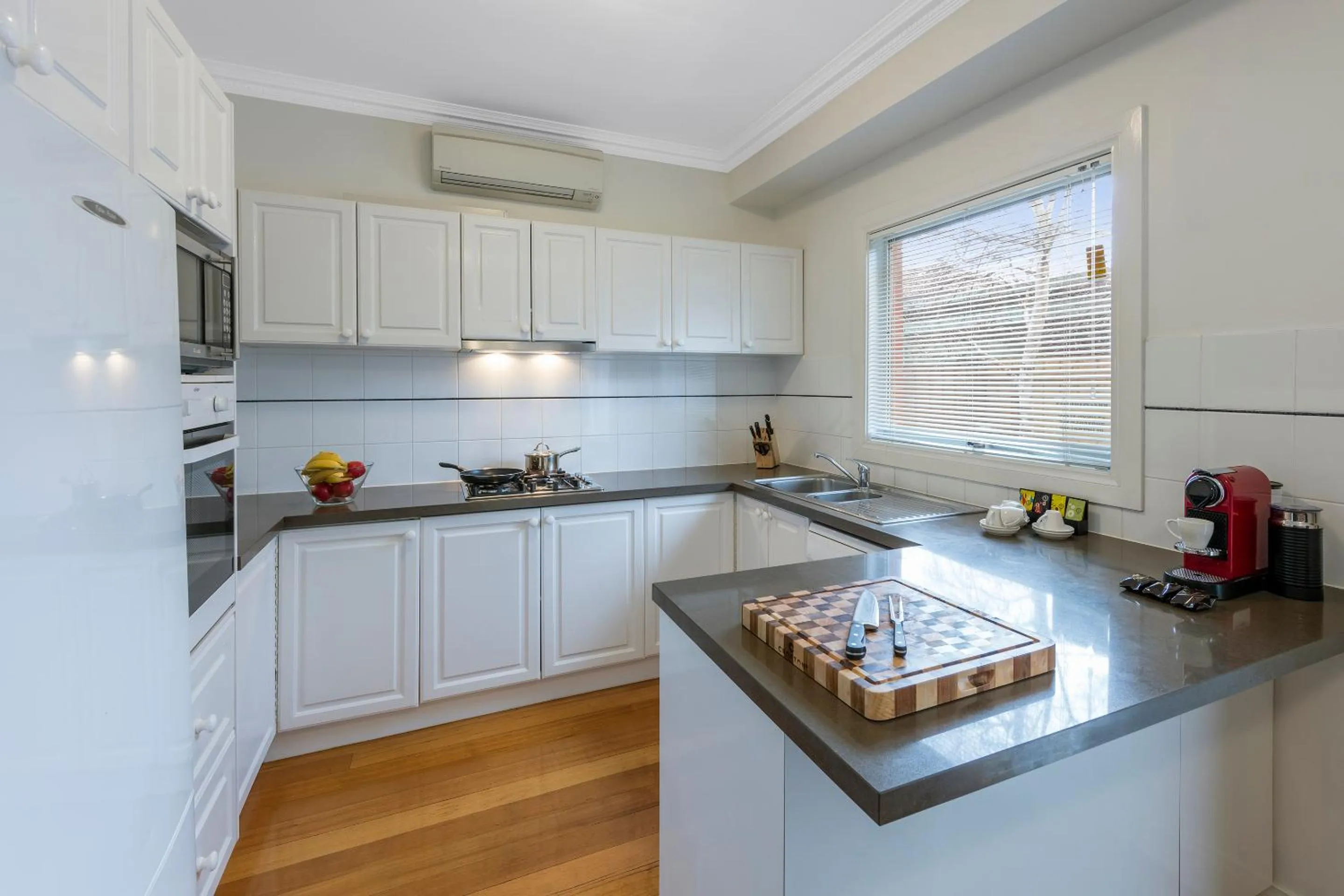 Kitchen or kitchenette in Kimberley Gardens Hotel, Serviced Apartments and Serviced Townhouses