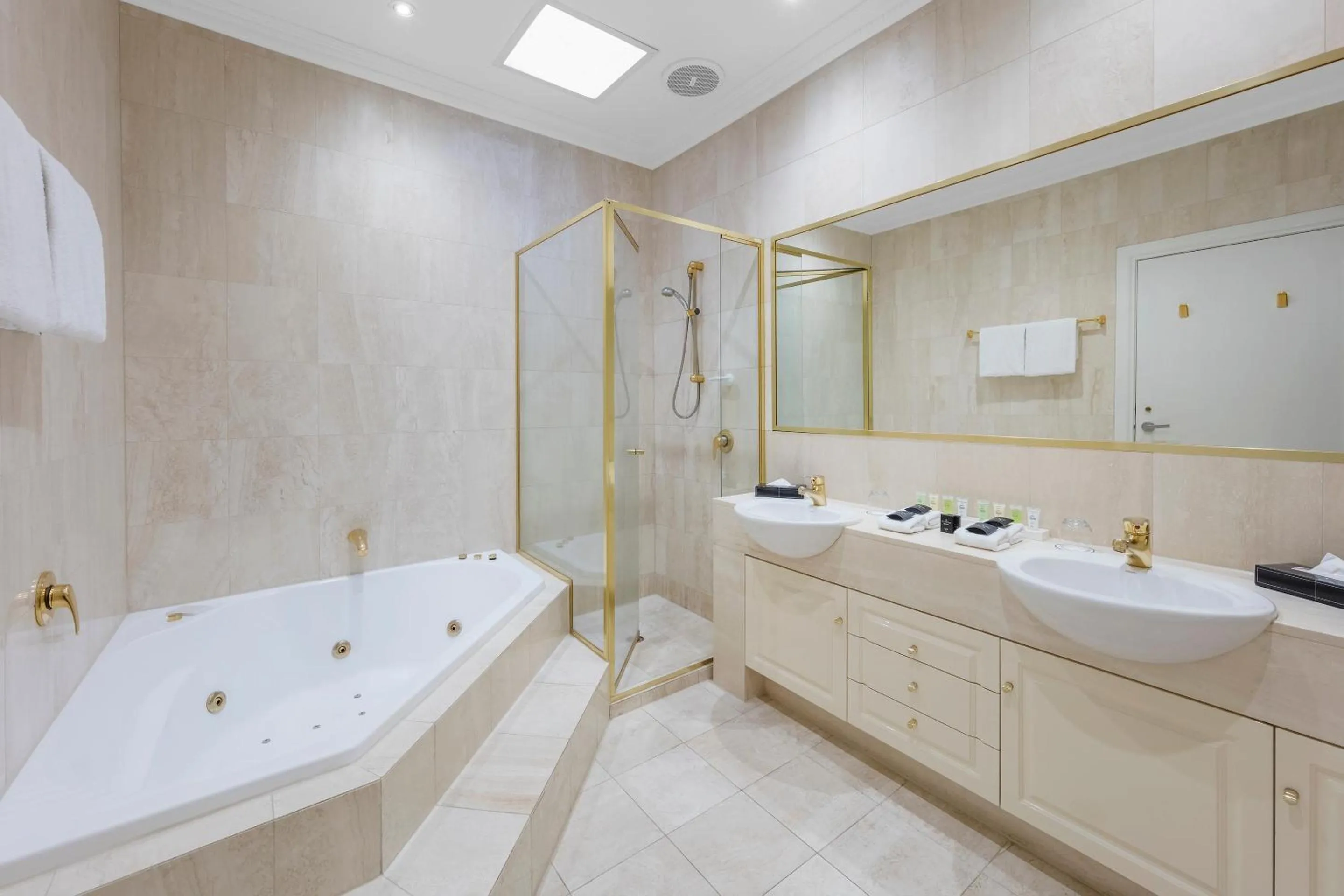 Bathroom in Kimberley Gardens Hotel, Serviced Apartments and Serviced Townhouses