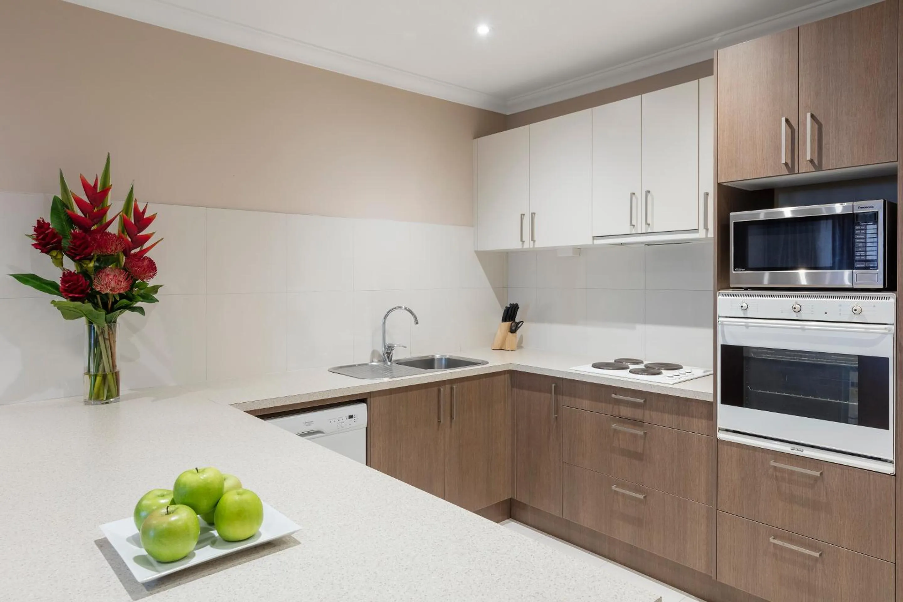 Kitchen or kitchenette in Kimberley Gardens Hotel, Serviced Apartments and Serviced Townhouses