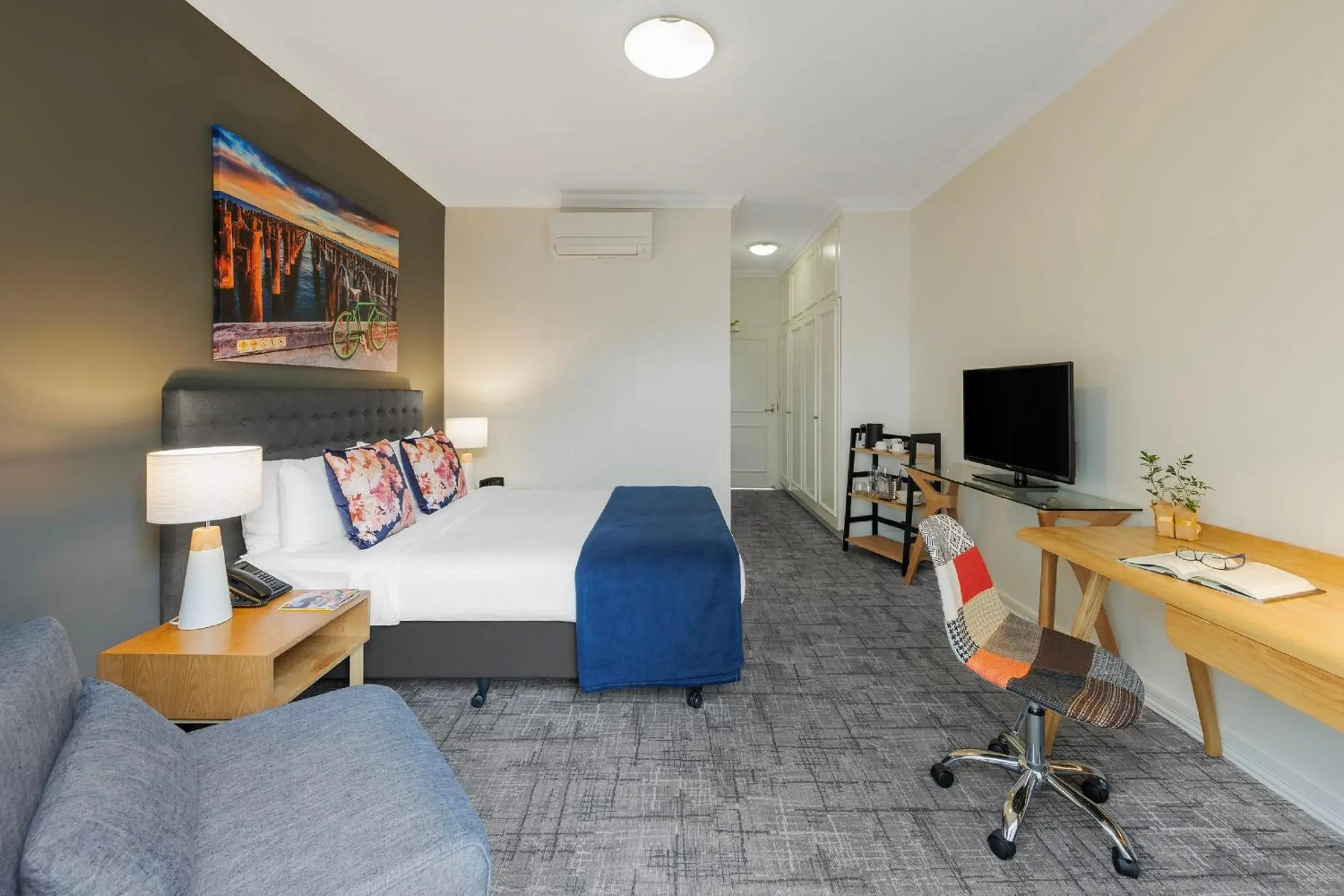 Seating area, Bed in Kimberley Gardens Hotel, Serviced Apartments and Serviced Townhouses Seating area, Bed in Kimberley Gardens Hotel, Serviced Apartments and Serviced Townhouses