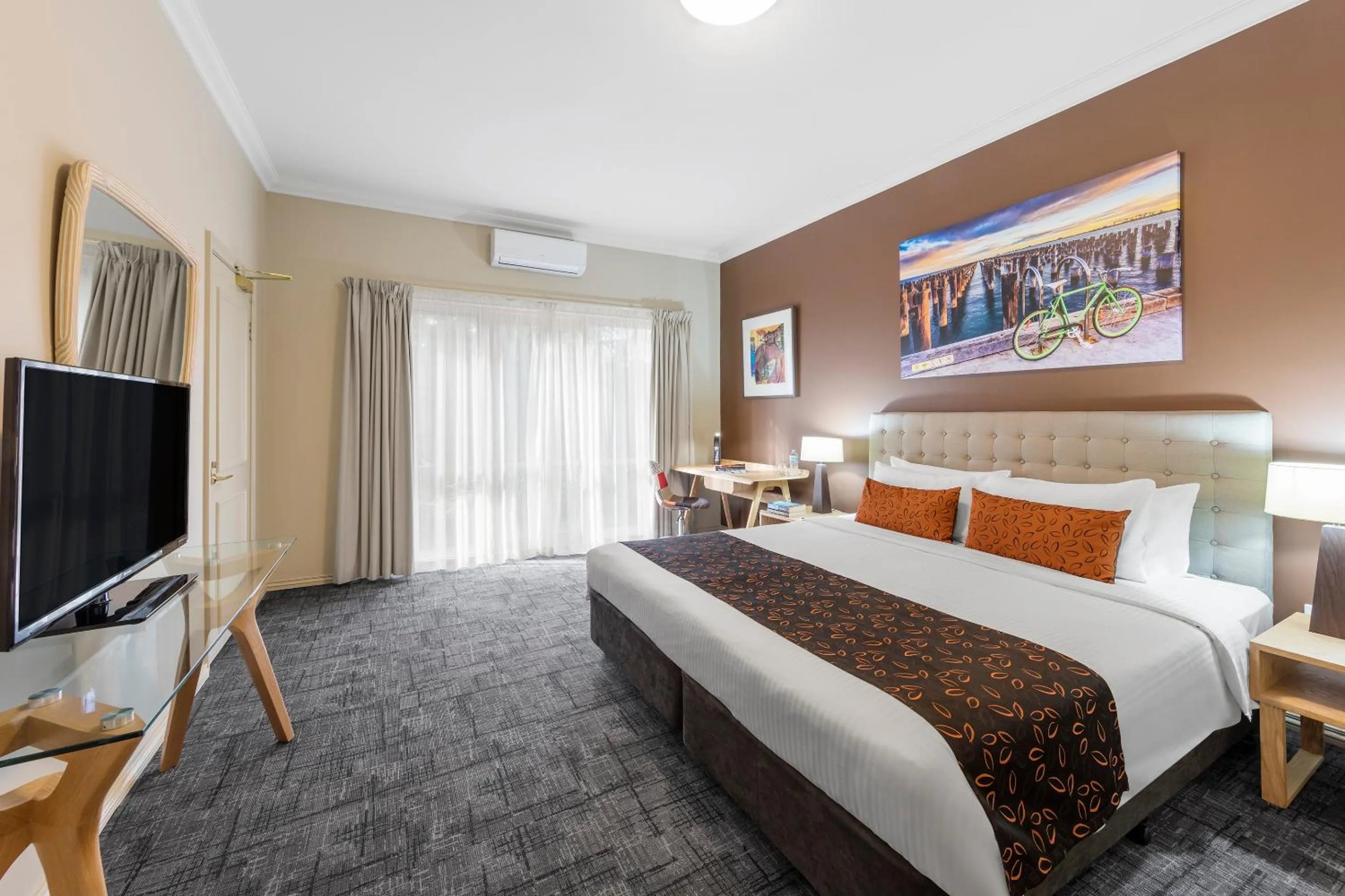 Photo of the whole room, Bed in Kimberley Gardens Hotel, Serviced Apartments and Serviced Townhouses