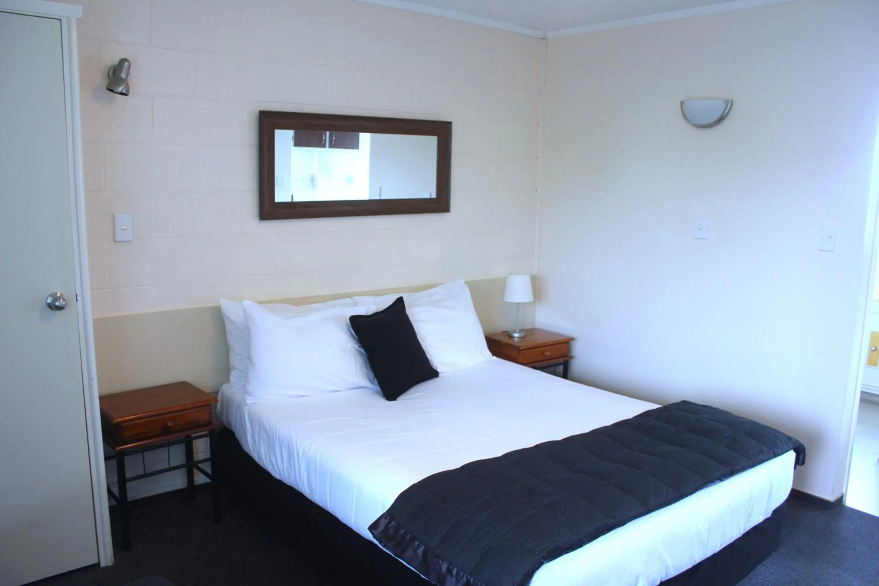 Bed in Kapiti Gateway Motel