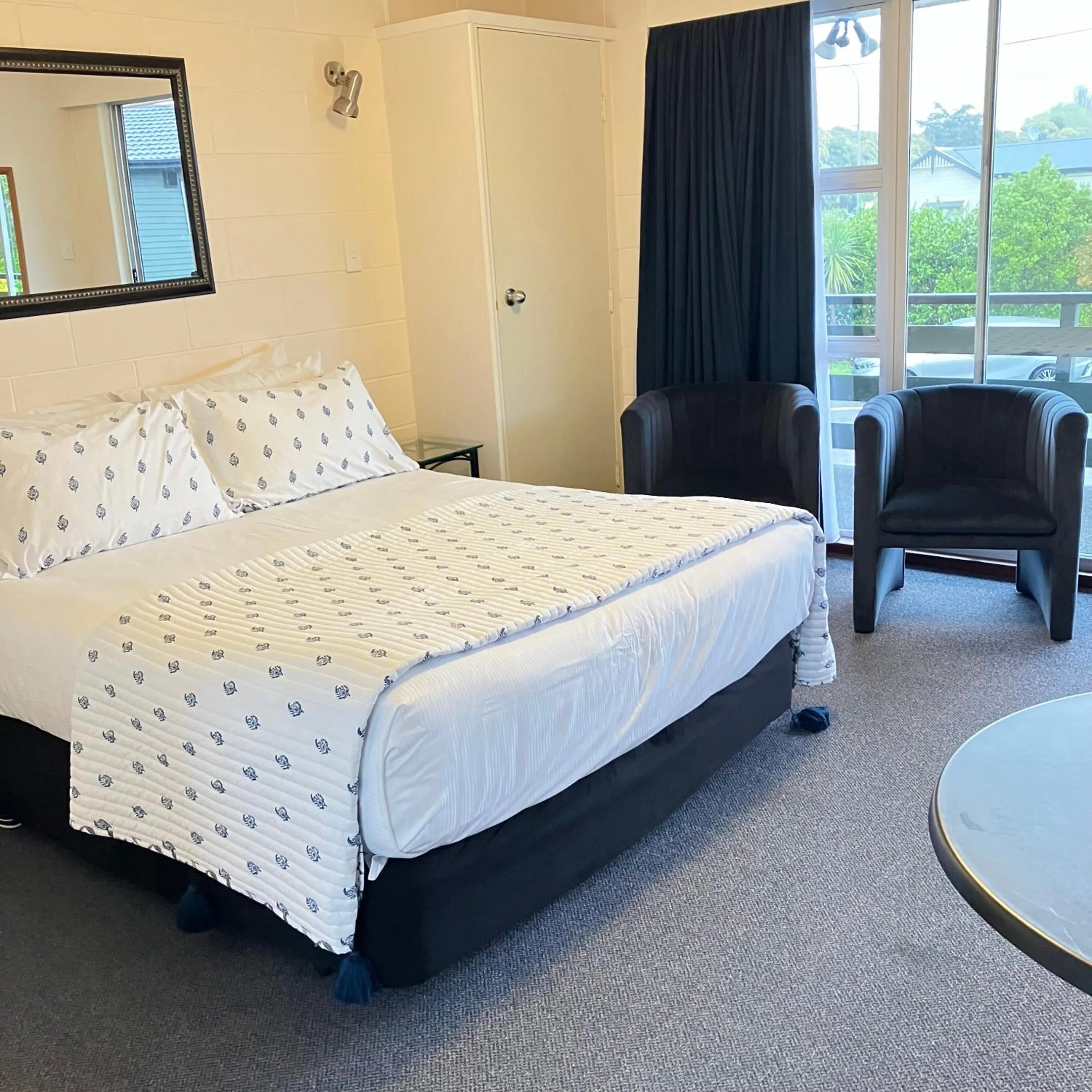 Bed in Kapiti Gateway Motel