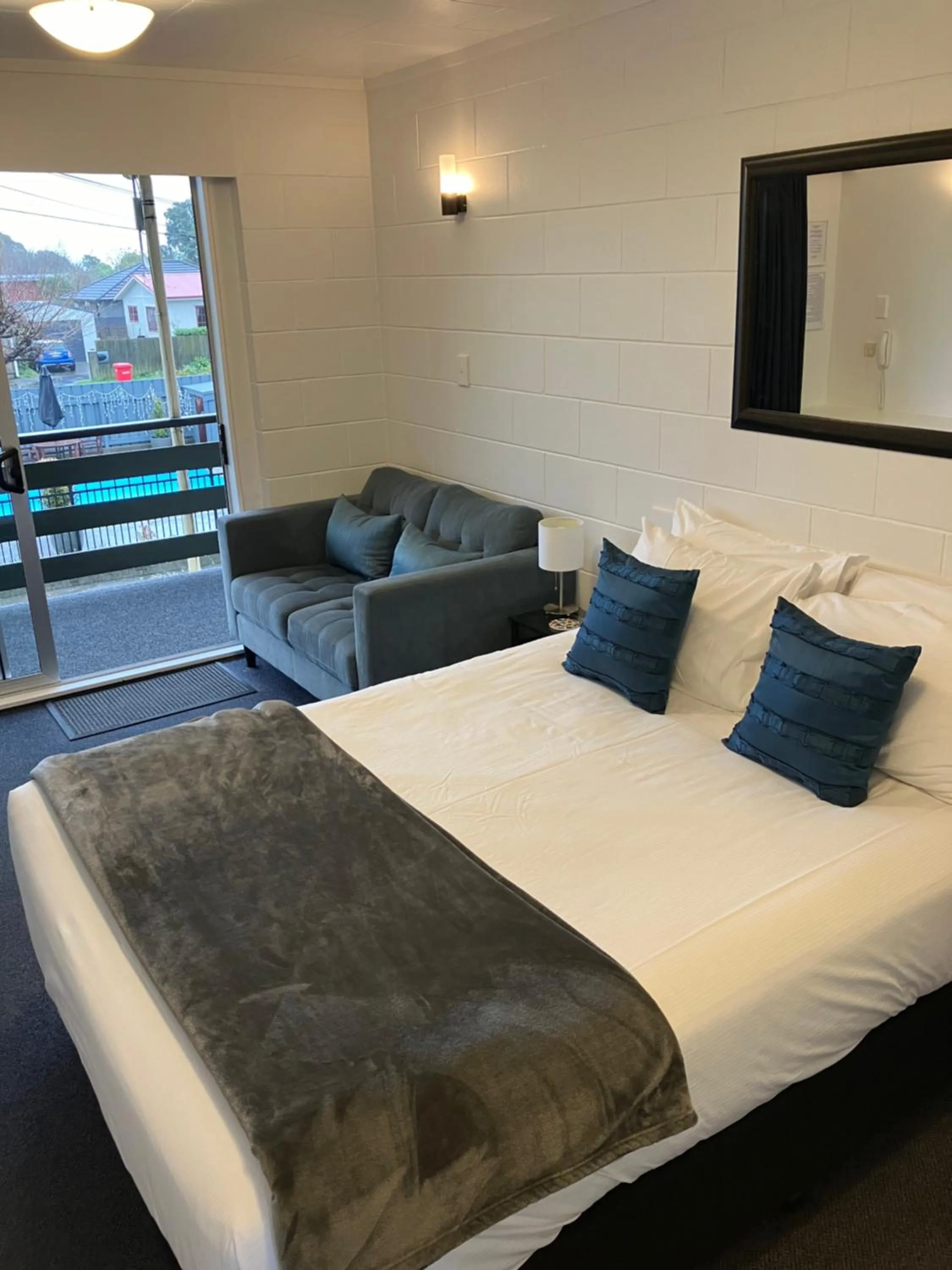Bed in Kapiti Gateway Motel