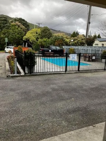 Swimming pool in Kapiti Gateway Motel