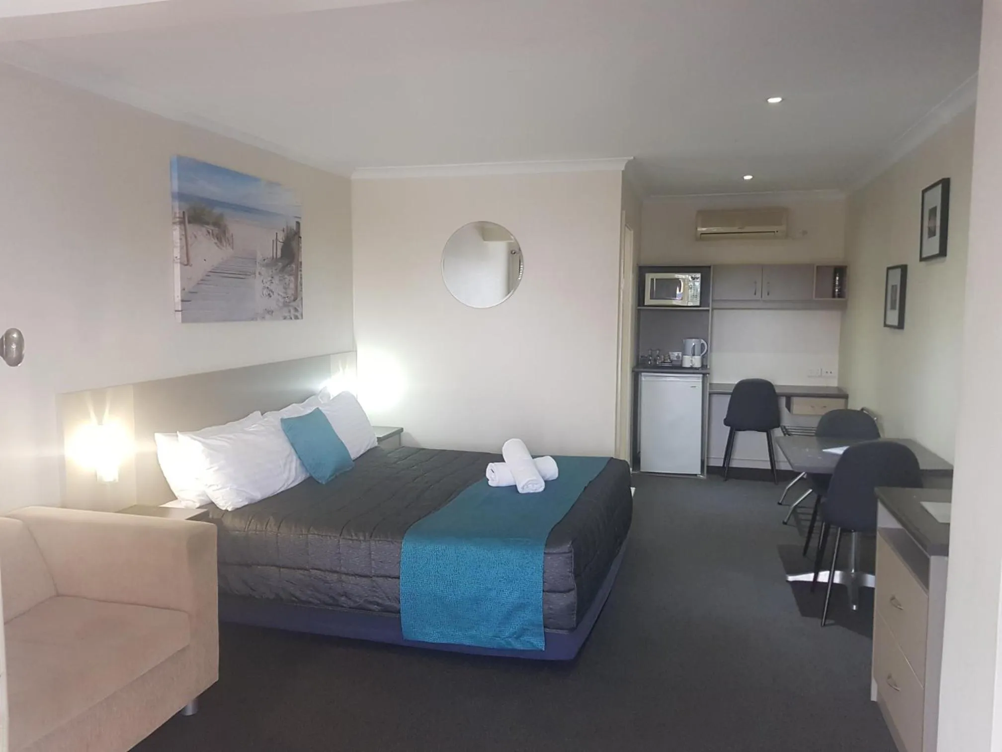 Bed in Caravilla Motor Inn