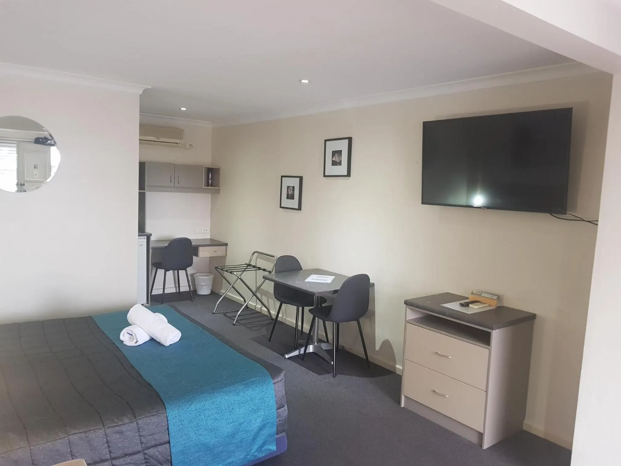 Bed in Caravilla Motor Inn