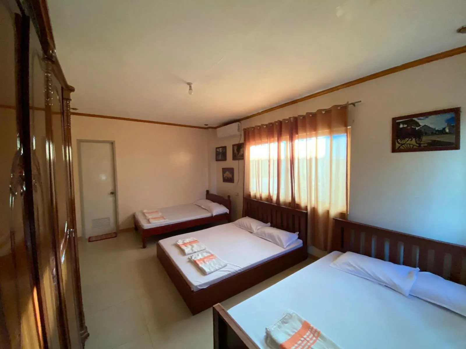 Bed in The Orange House - Vigan Villa