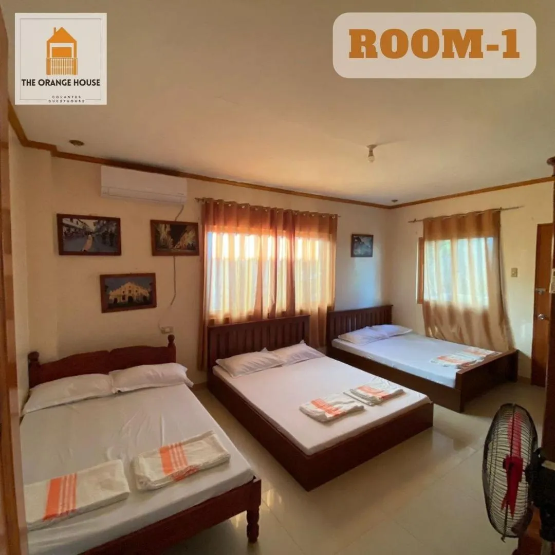 Bed in The Orange House - Vigan Villa