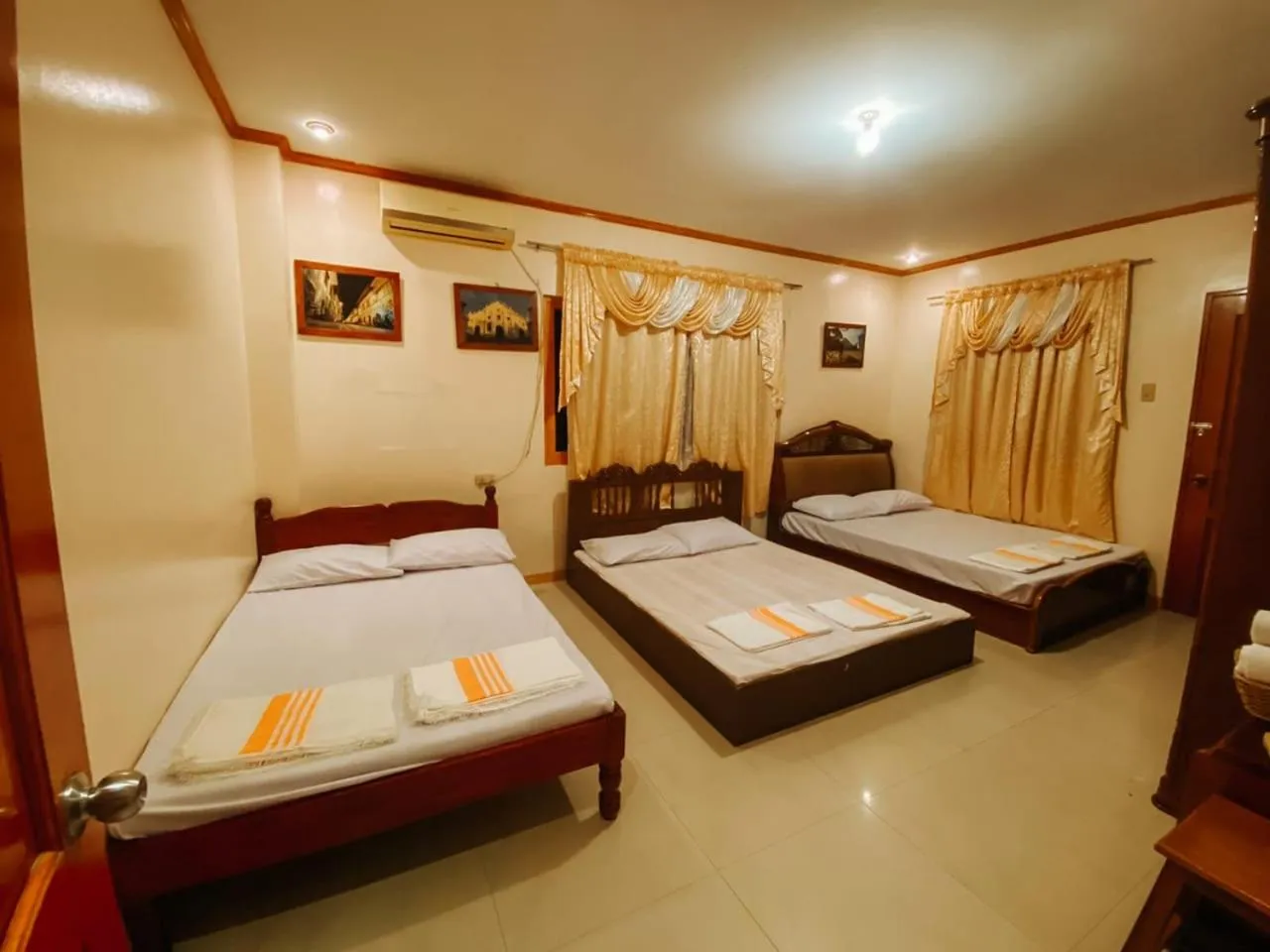 Bed in The Orange House - Vigan Villa