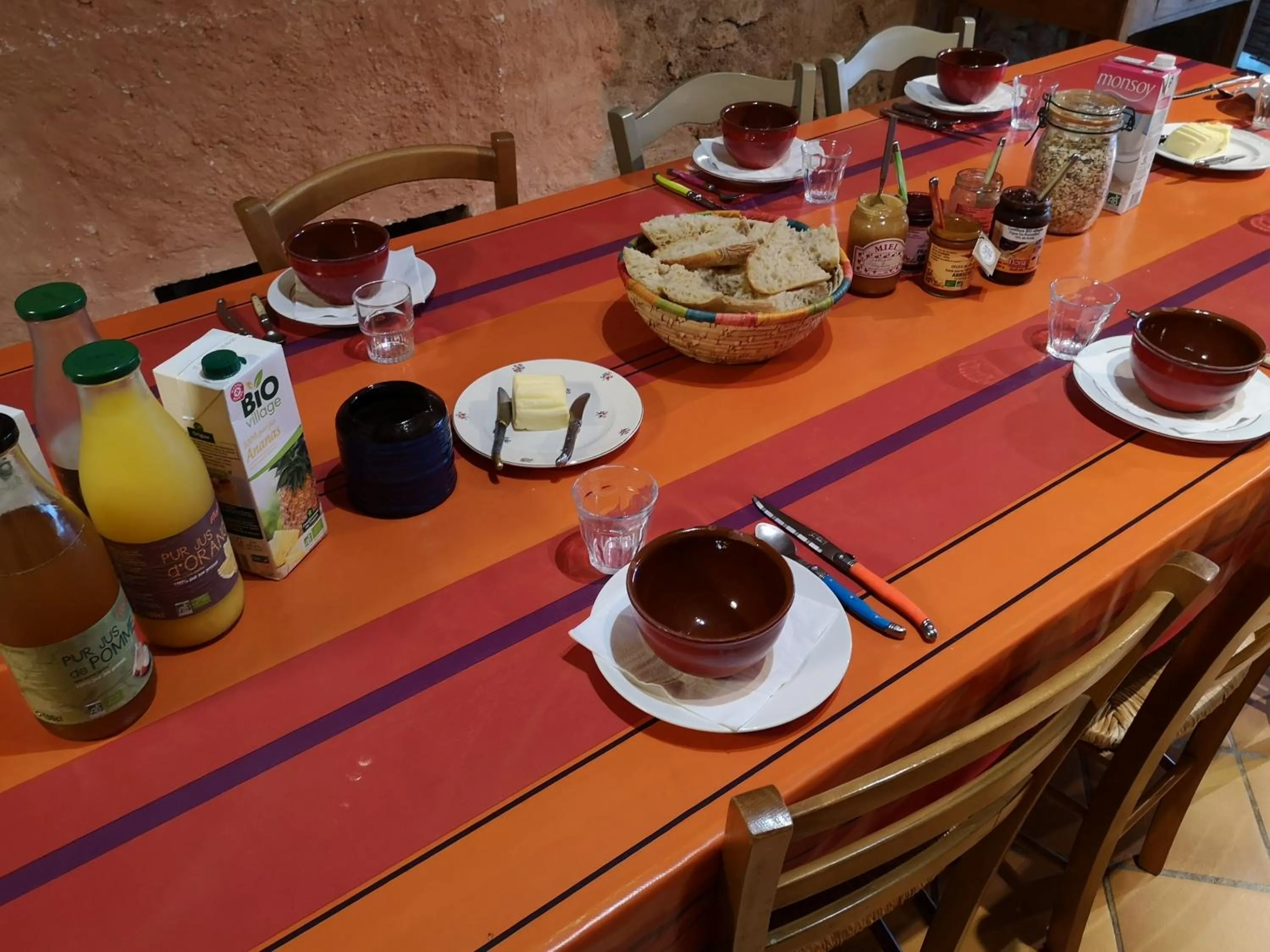 Continental breakfast in Chambres d'hôtes Gîte Saint Roch