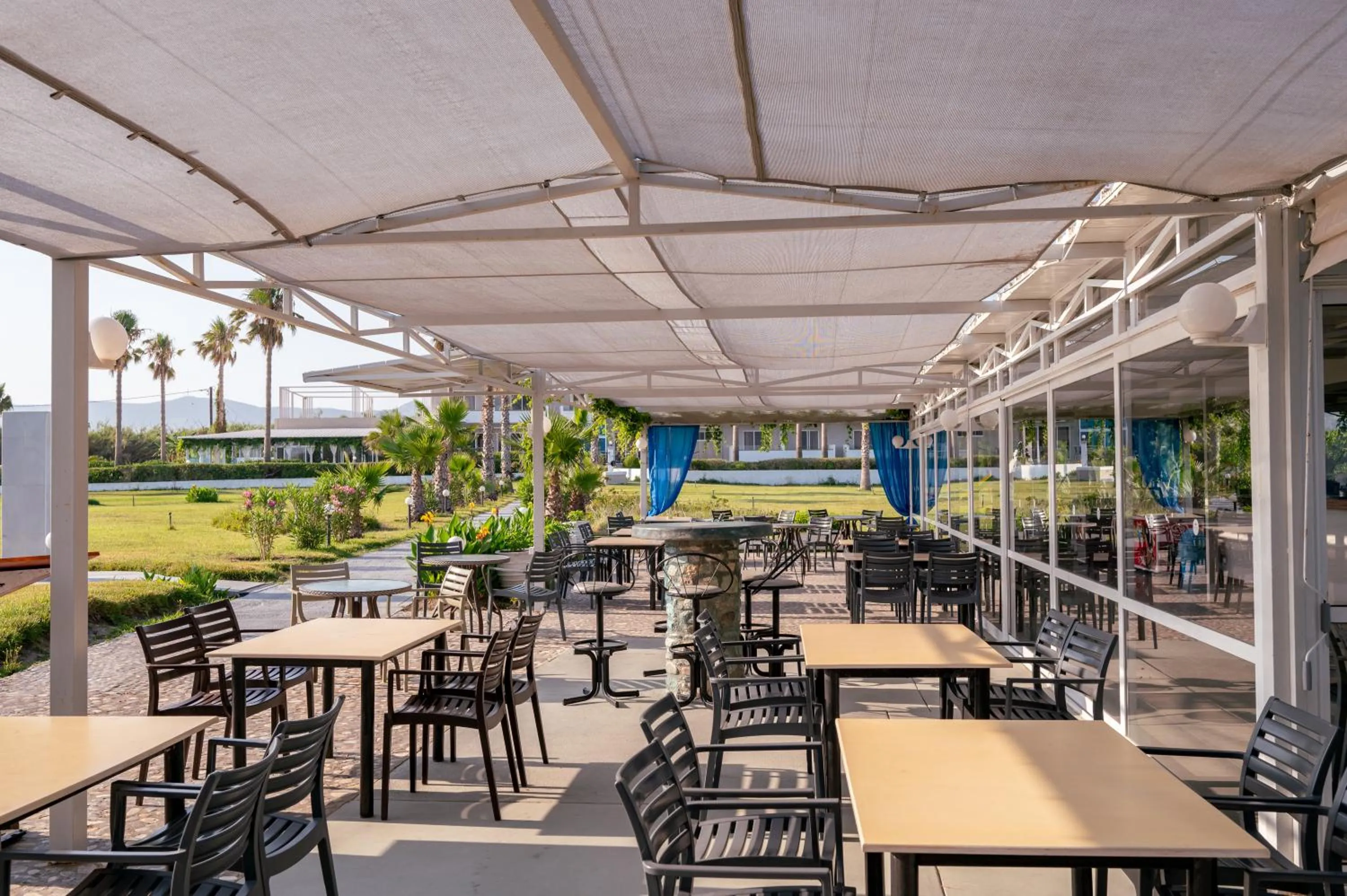 Restaurant/places to eat in Costa Angela Seaside Resort