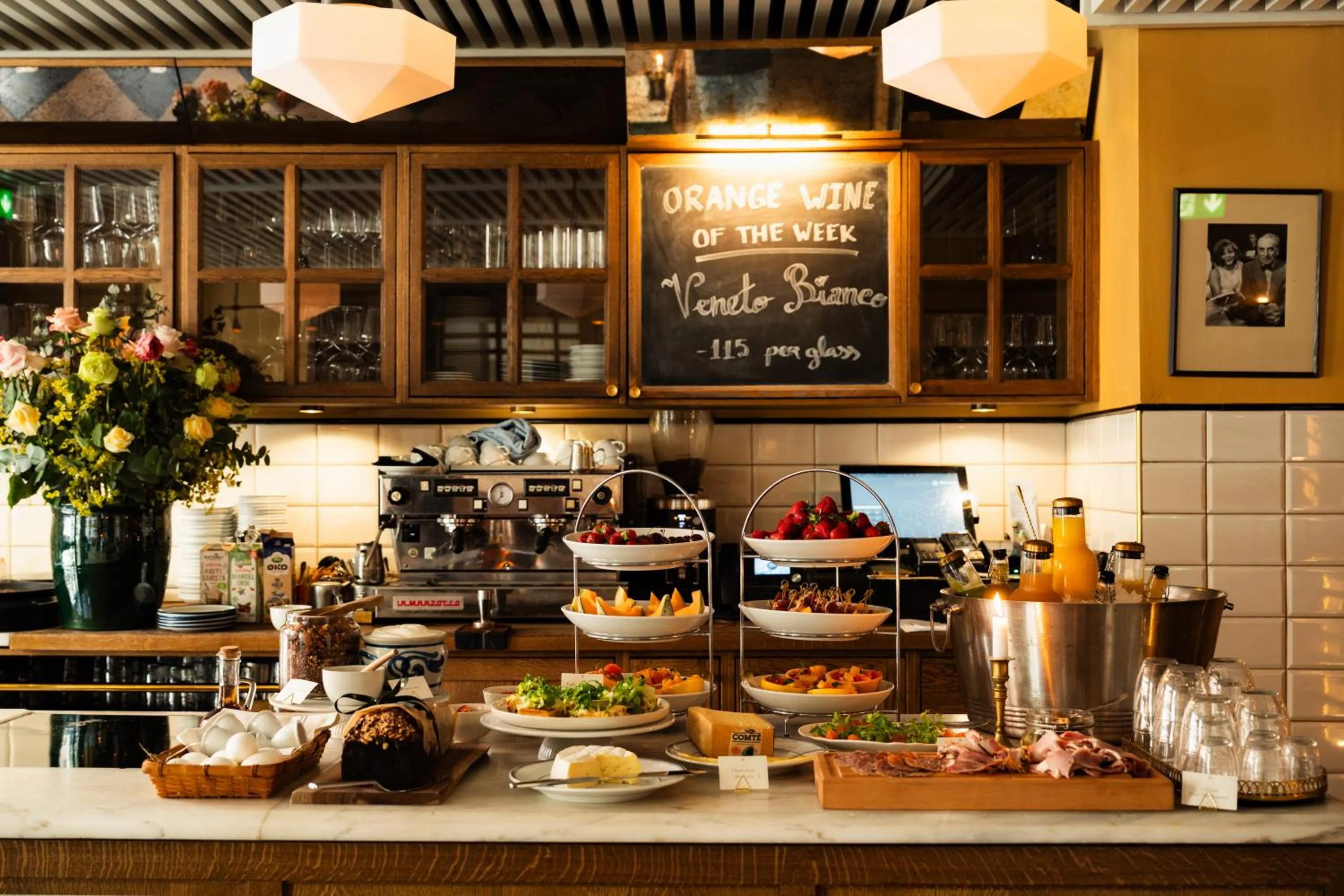 Restaurant/places to eat in Hotel Sanders