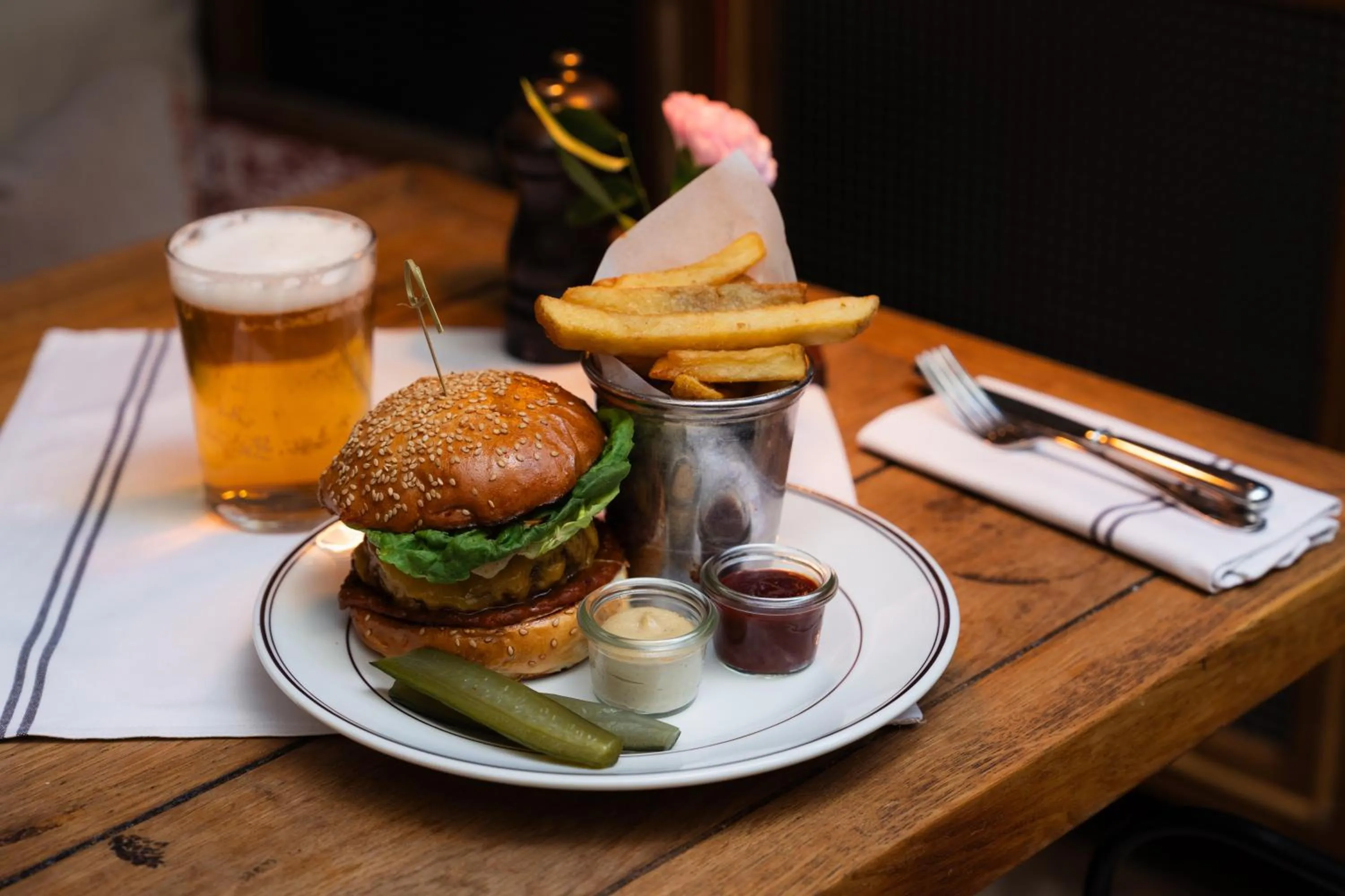 Restaurant/places to eat in Hotel Sanders