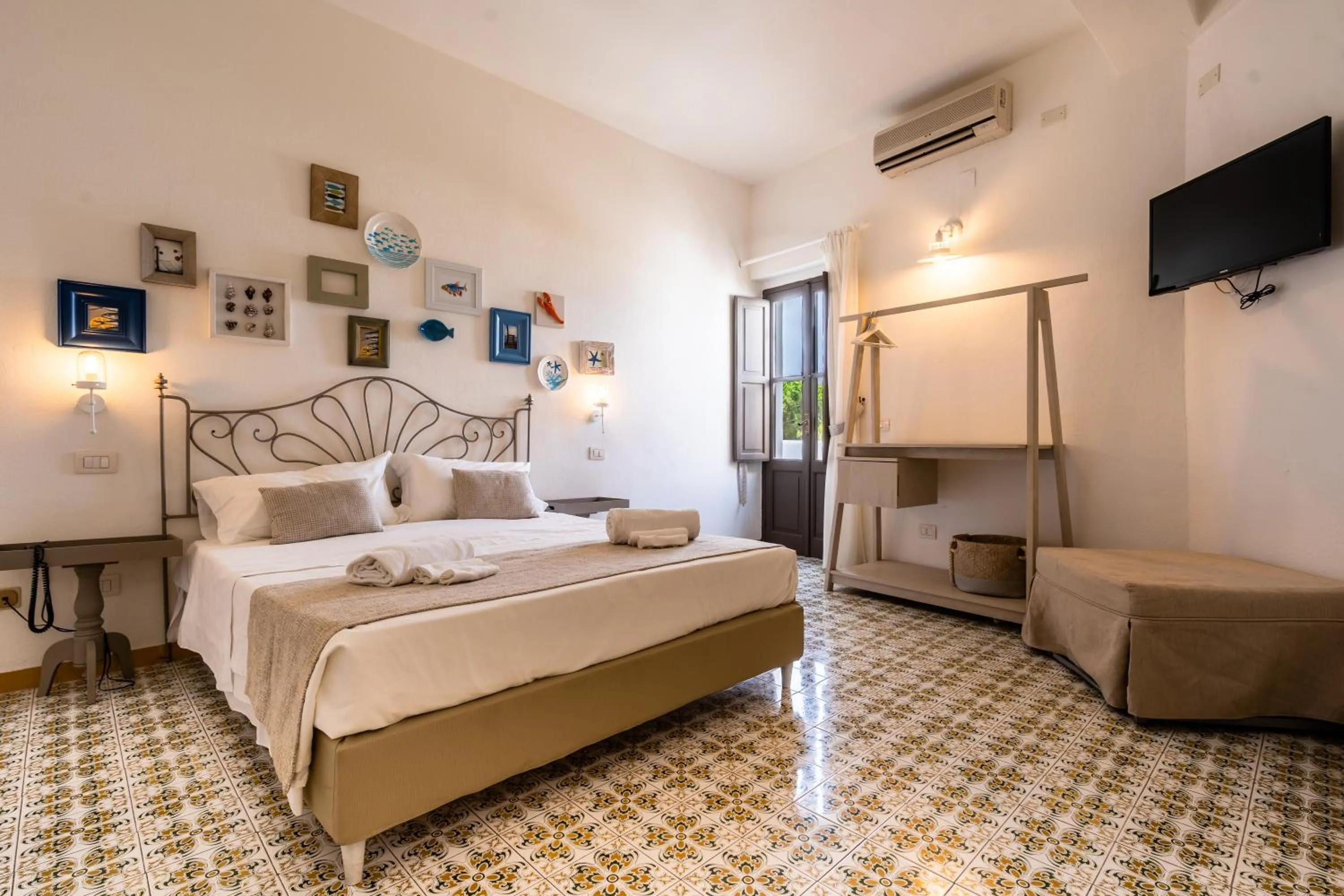 Bed in La Sciara Resort Hotel