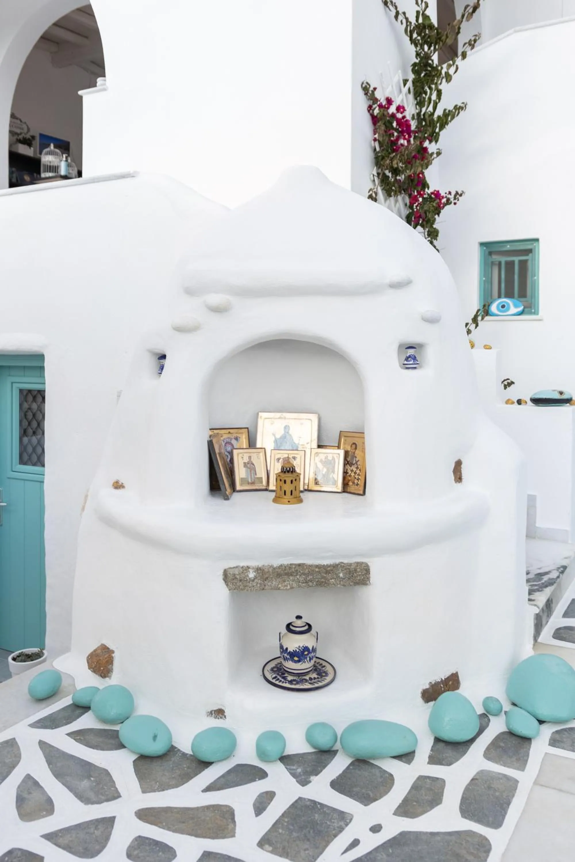 Property building in Naxos Cave Suites