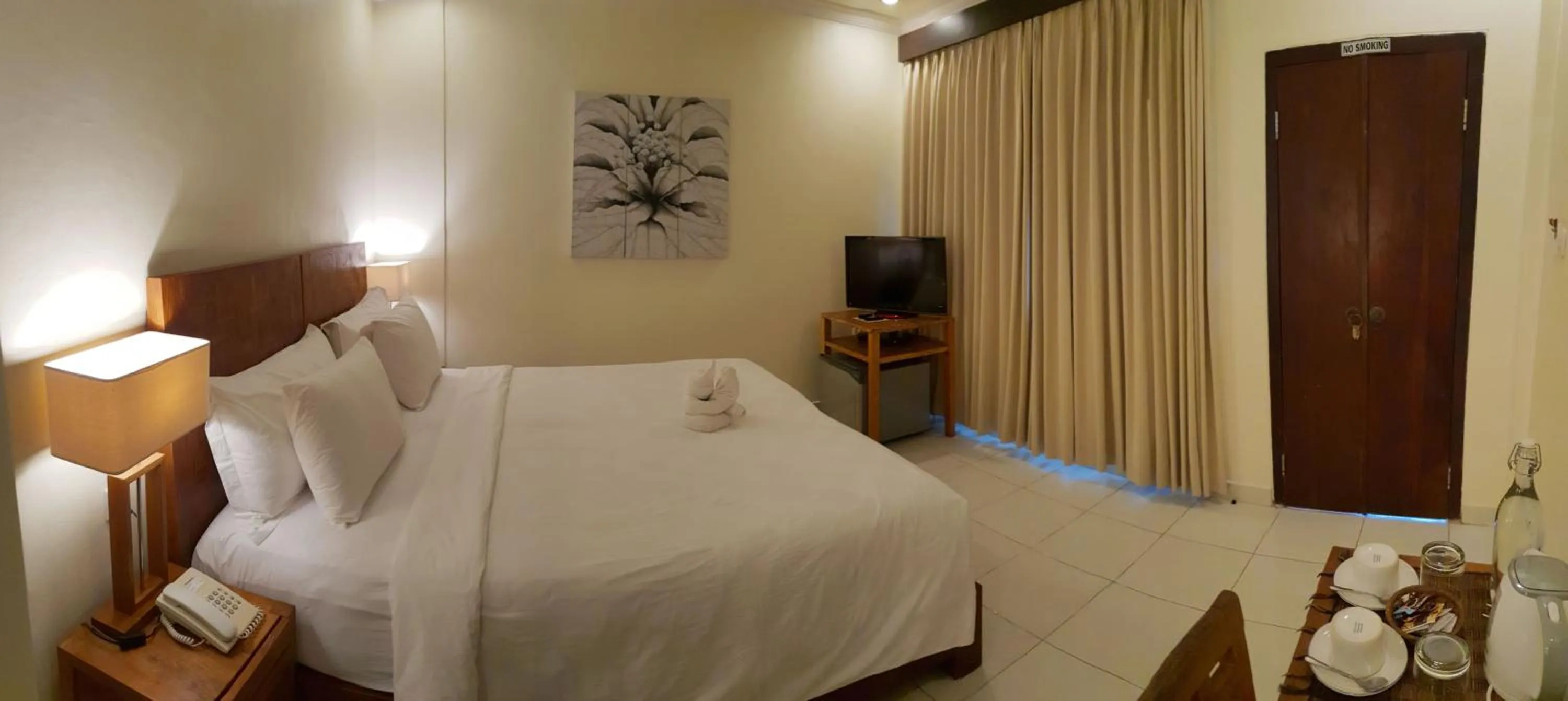 Bedroom, Bed in Hotel Genggong