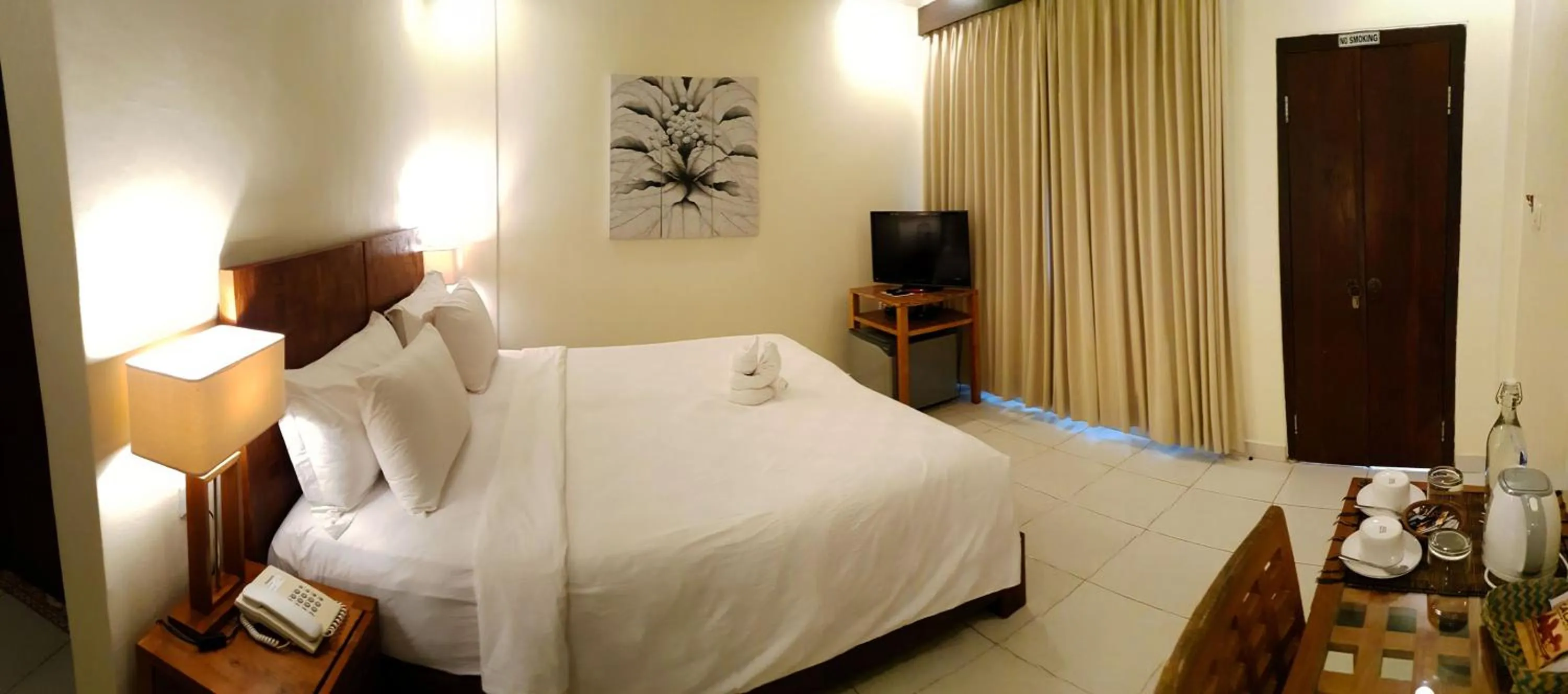 Bedroom, Bed in Hotel Genggong