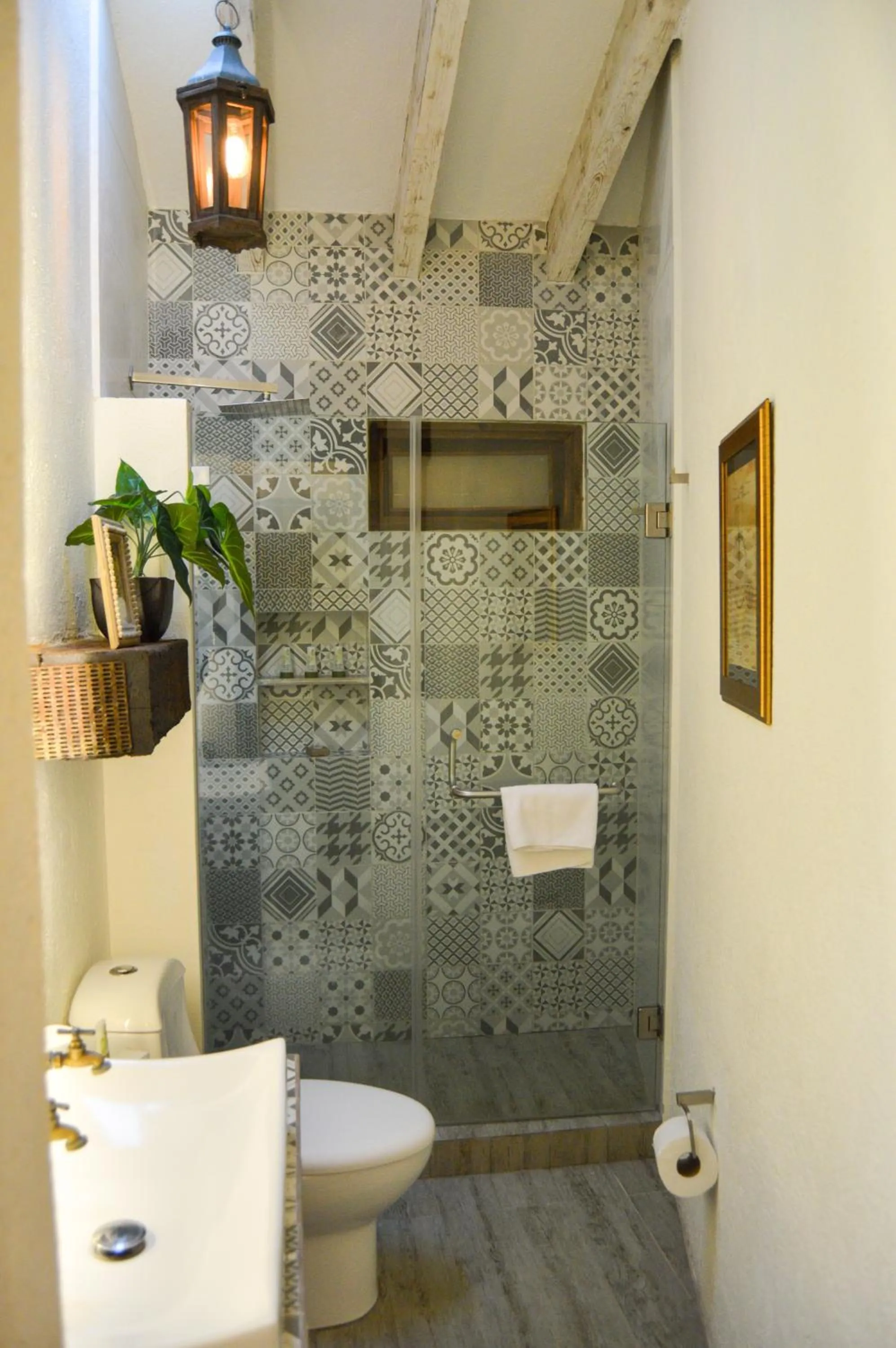 Shower in Hotel de Piedra