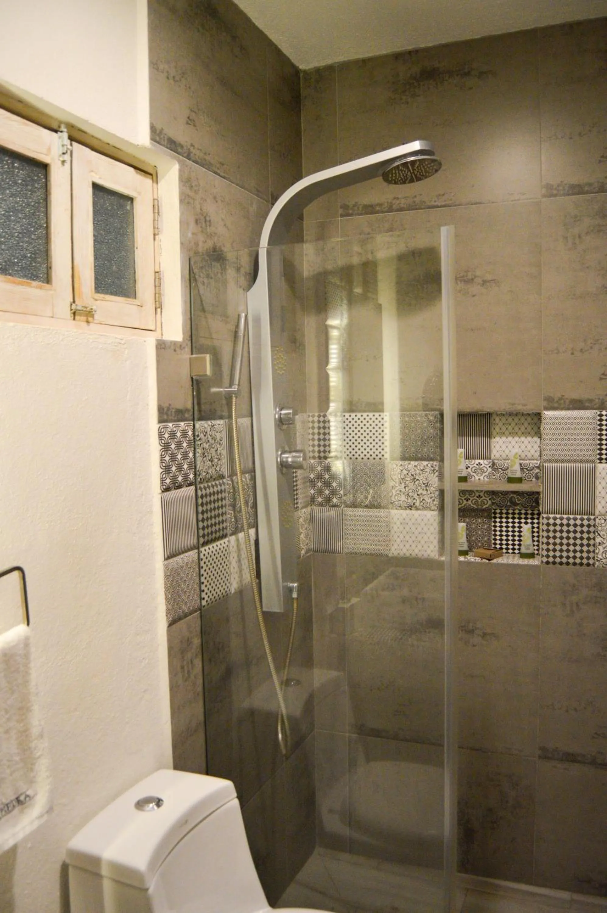 Shower in Hotel de Piedra