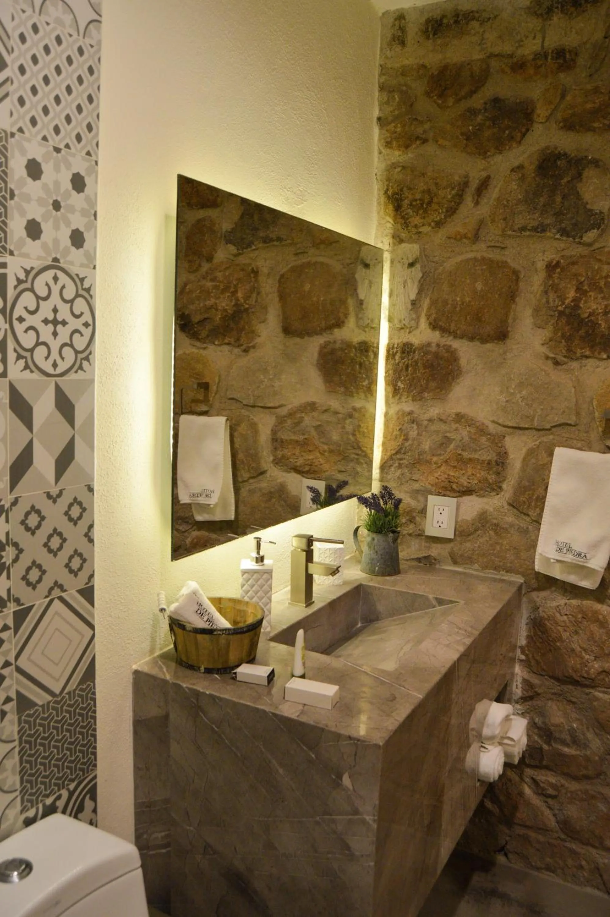 Bathroom in Hotel de Piedra