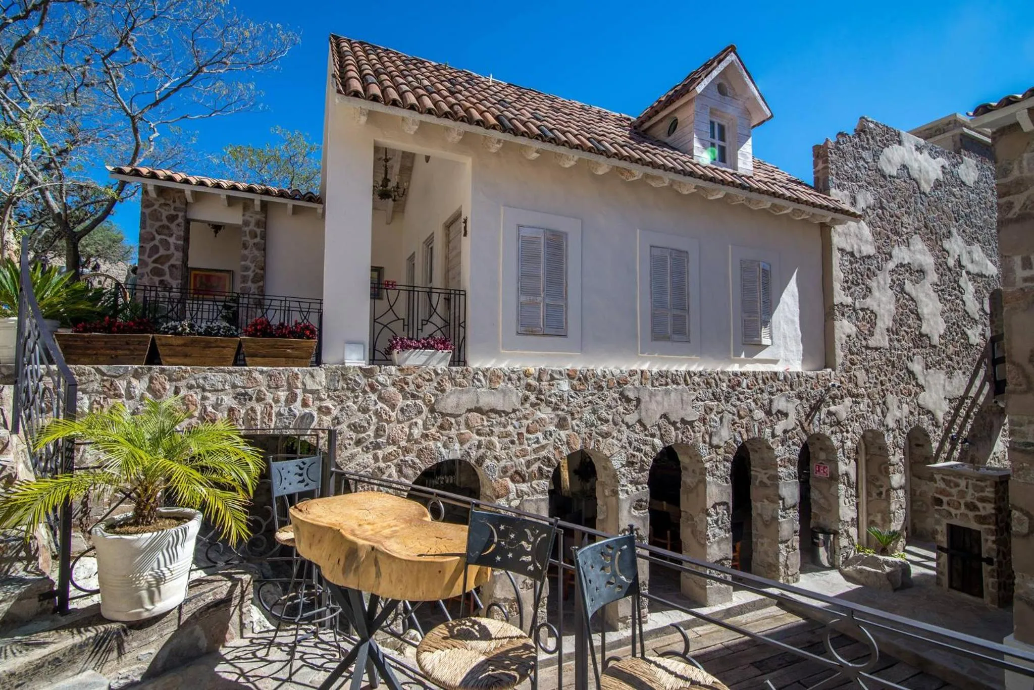 Property building in Hotel de Piedra