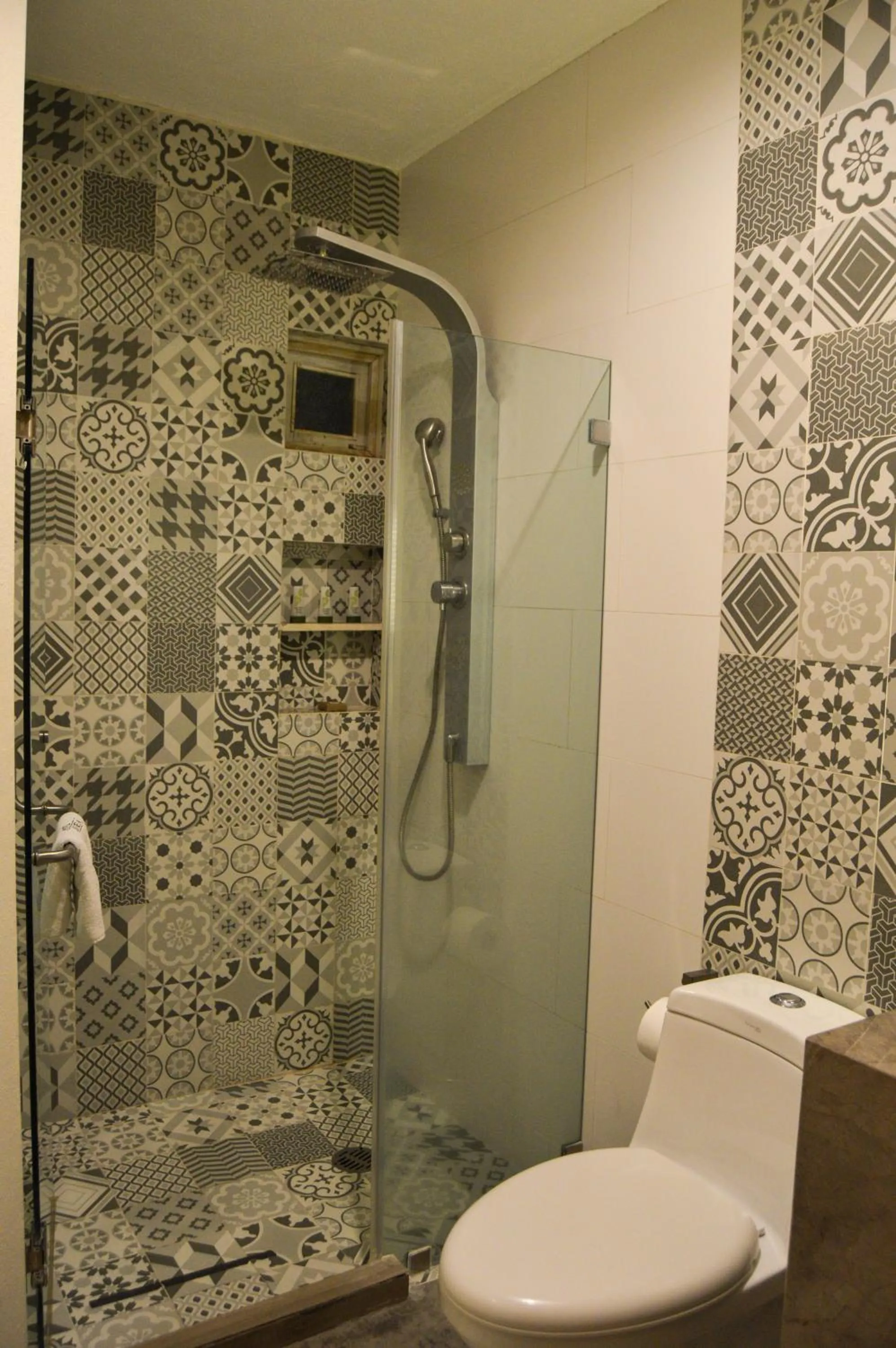 Shower in Hotel de Piedra