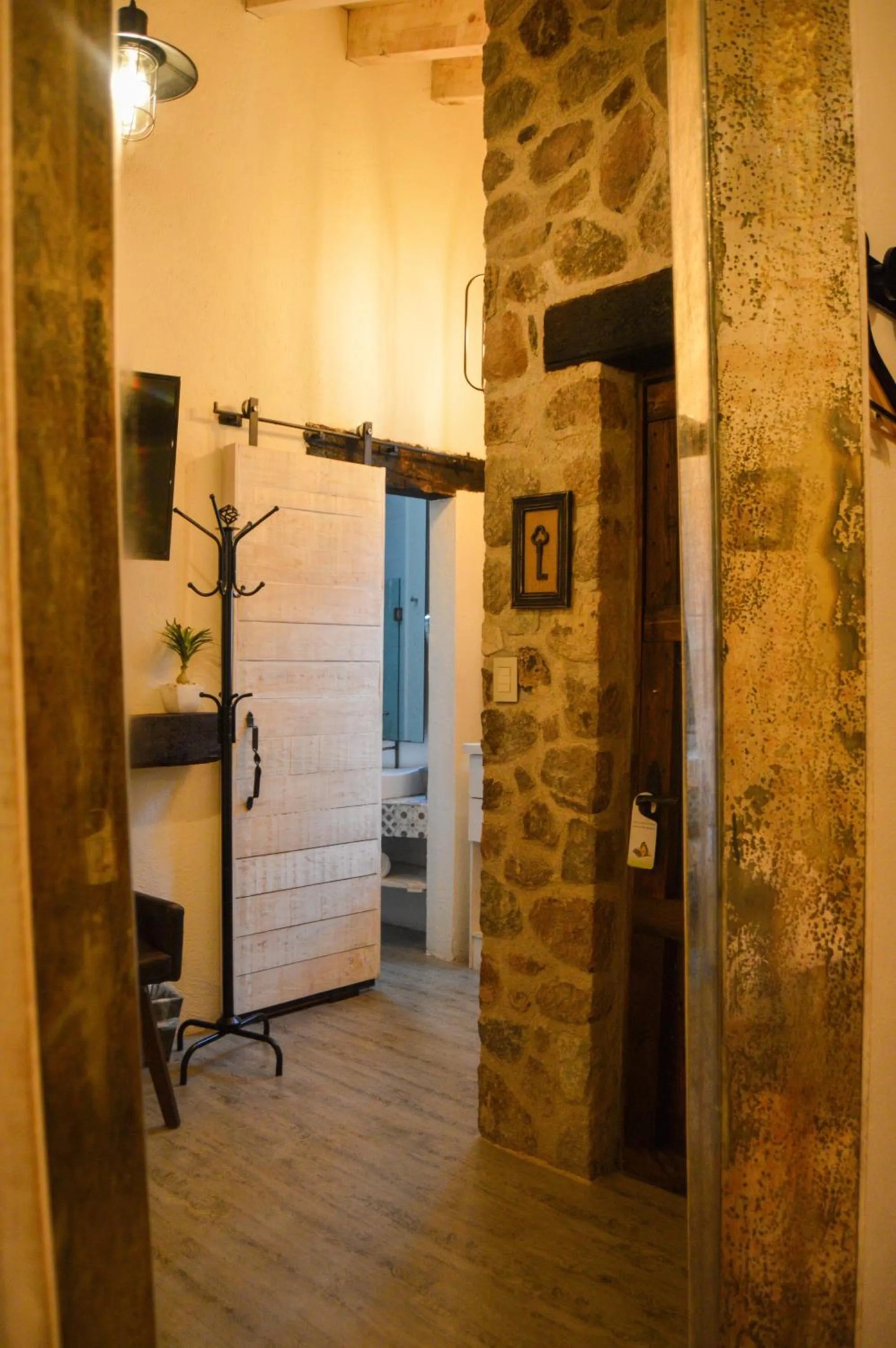 Photo of the whole room in Hotel de Piedra