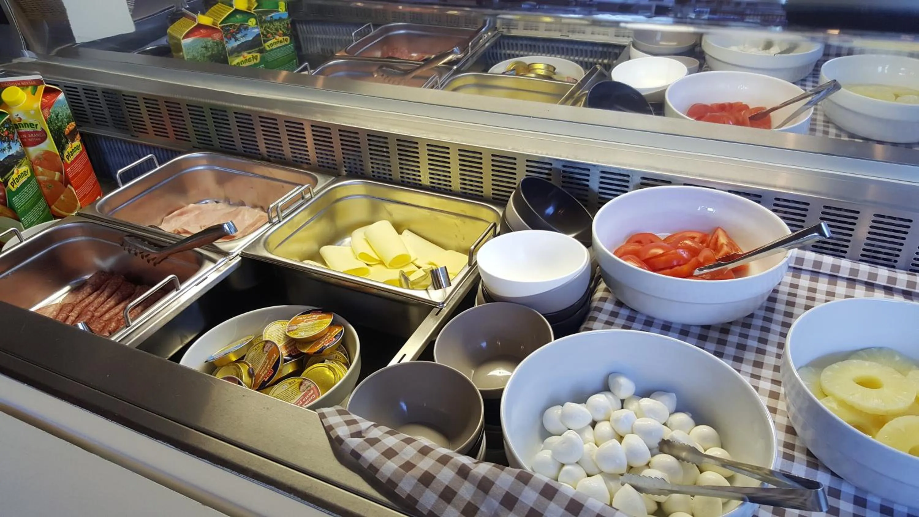 Restaurant/places to eat in Albergo Navene