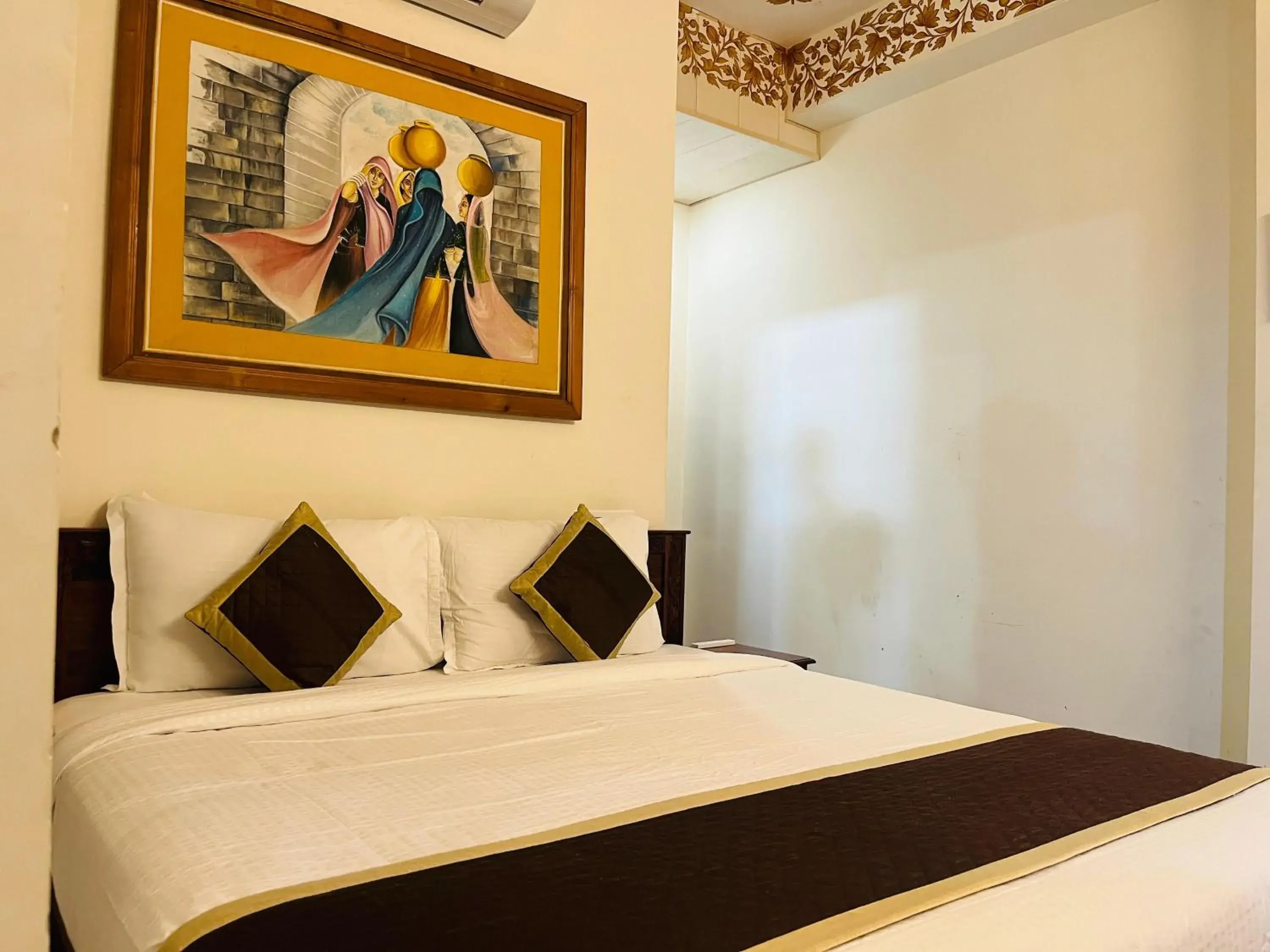 Decorative detail, Bed in Teerth Palace Pushkar Decorative detail, Bed in Teerth Palace Pushkar