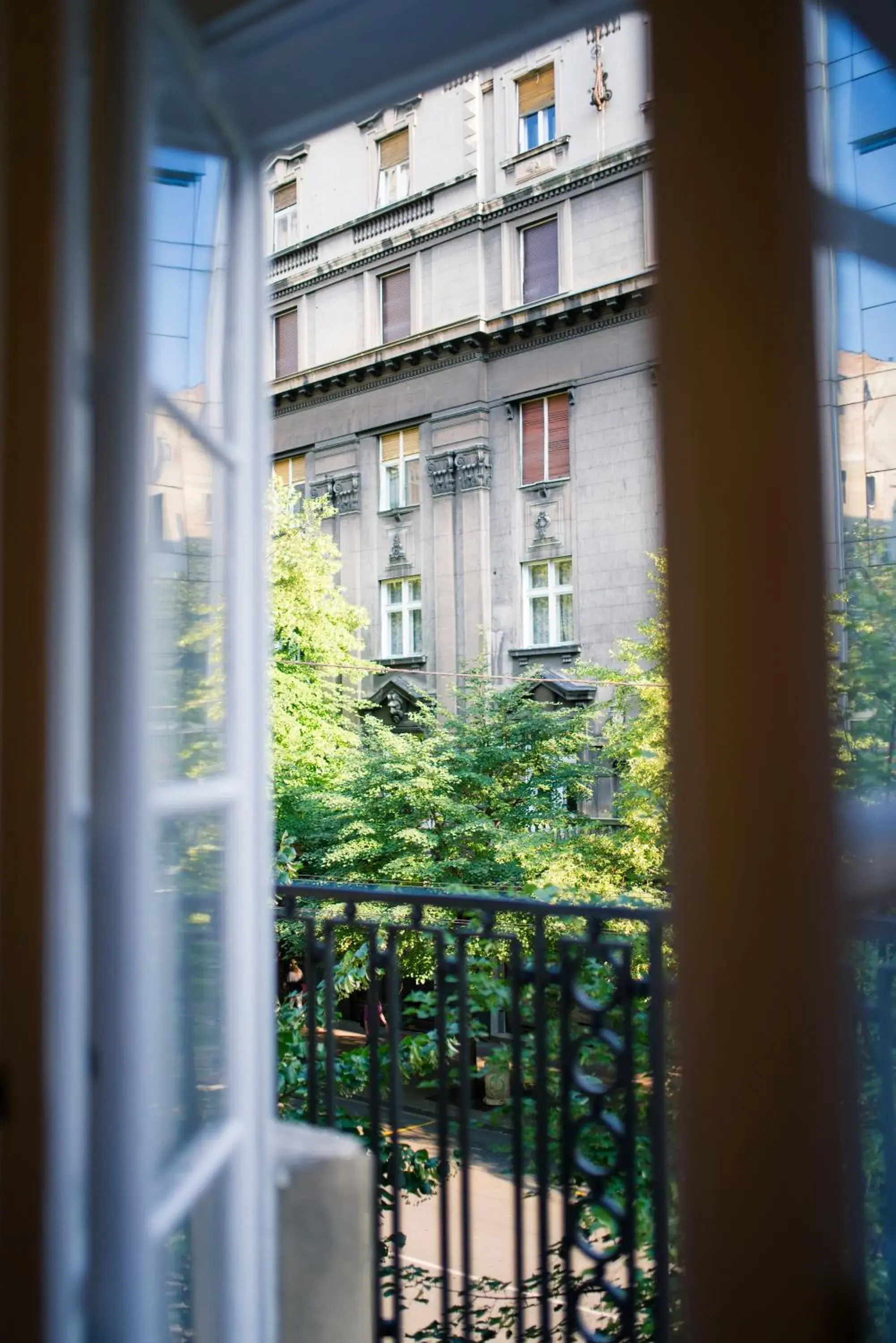 Property building in City Nest Modern & Cozy Suites Property building in City Nest Modern & Cozy Suites