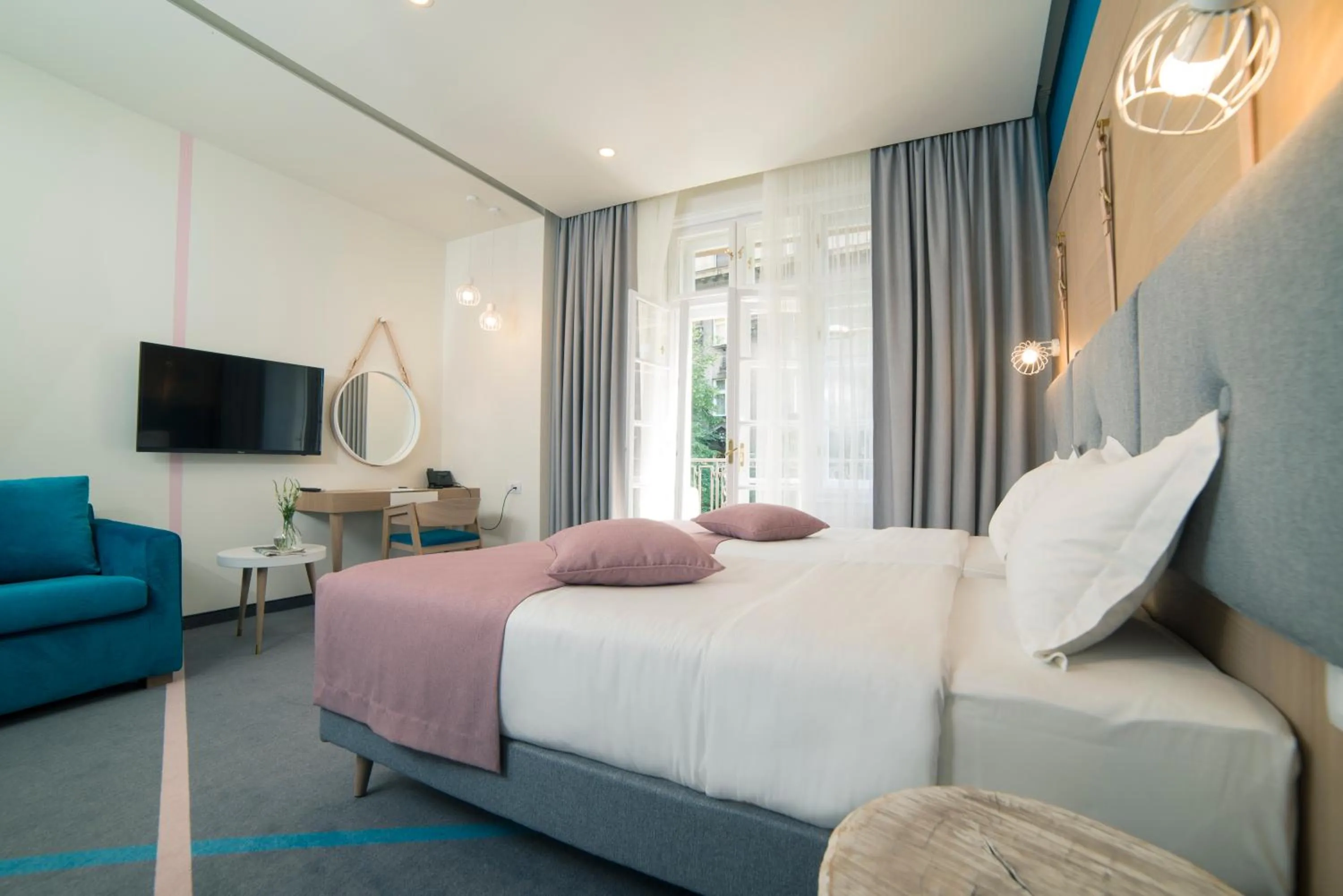 Bed in City Nest Modern & Cozy Suites