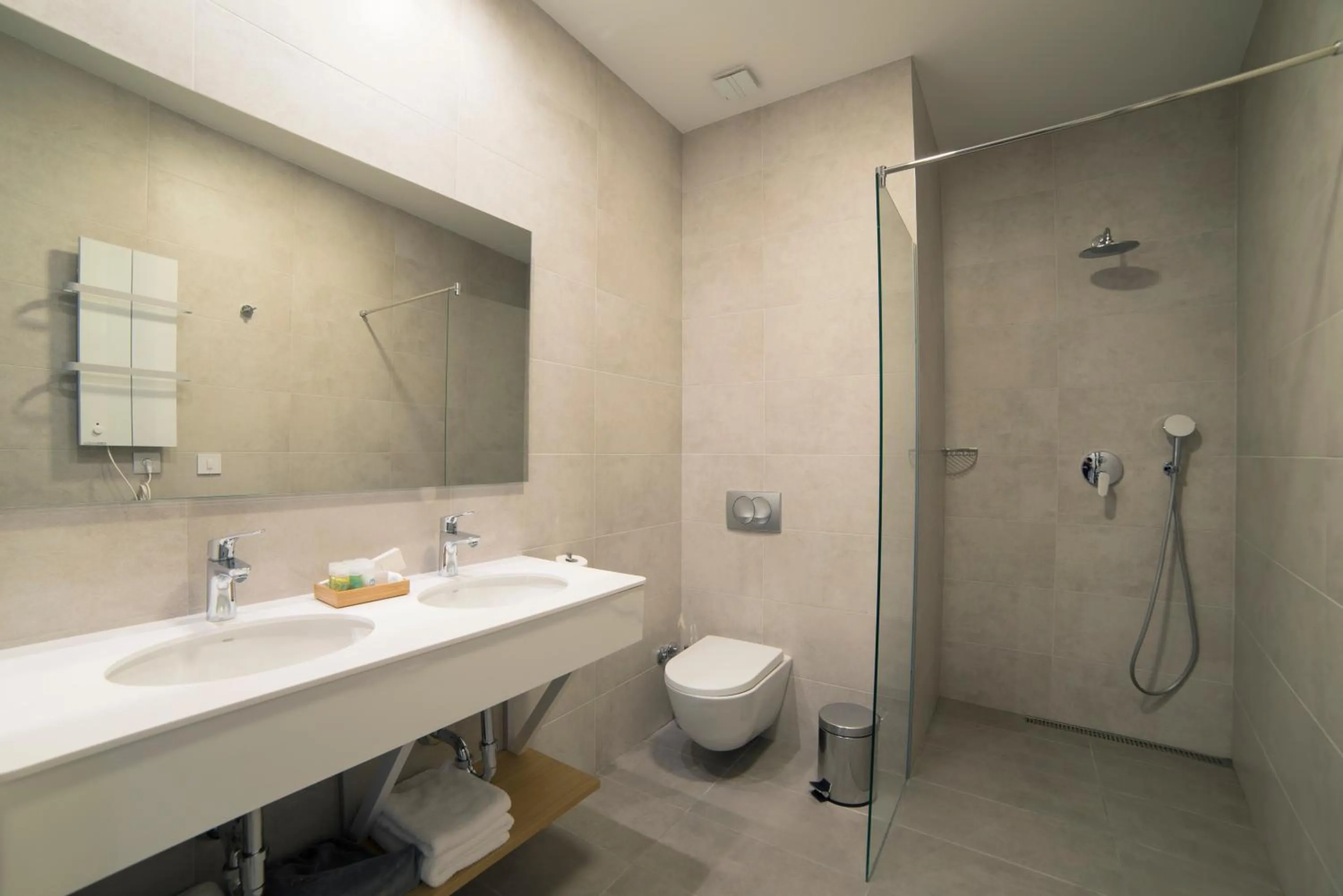 Shower in City Nest Modern & Cozy Suites