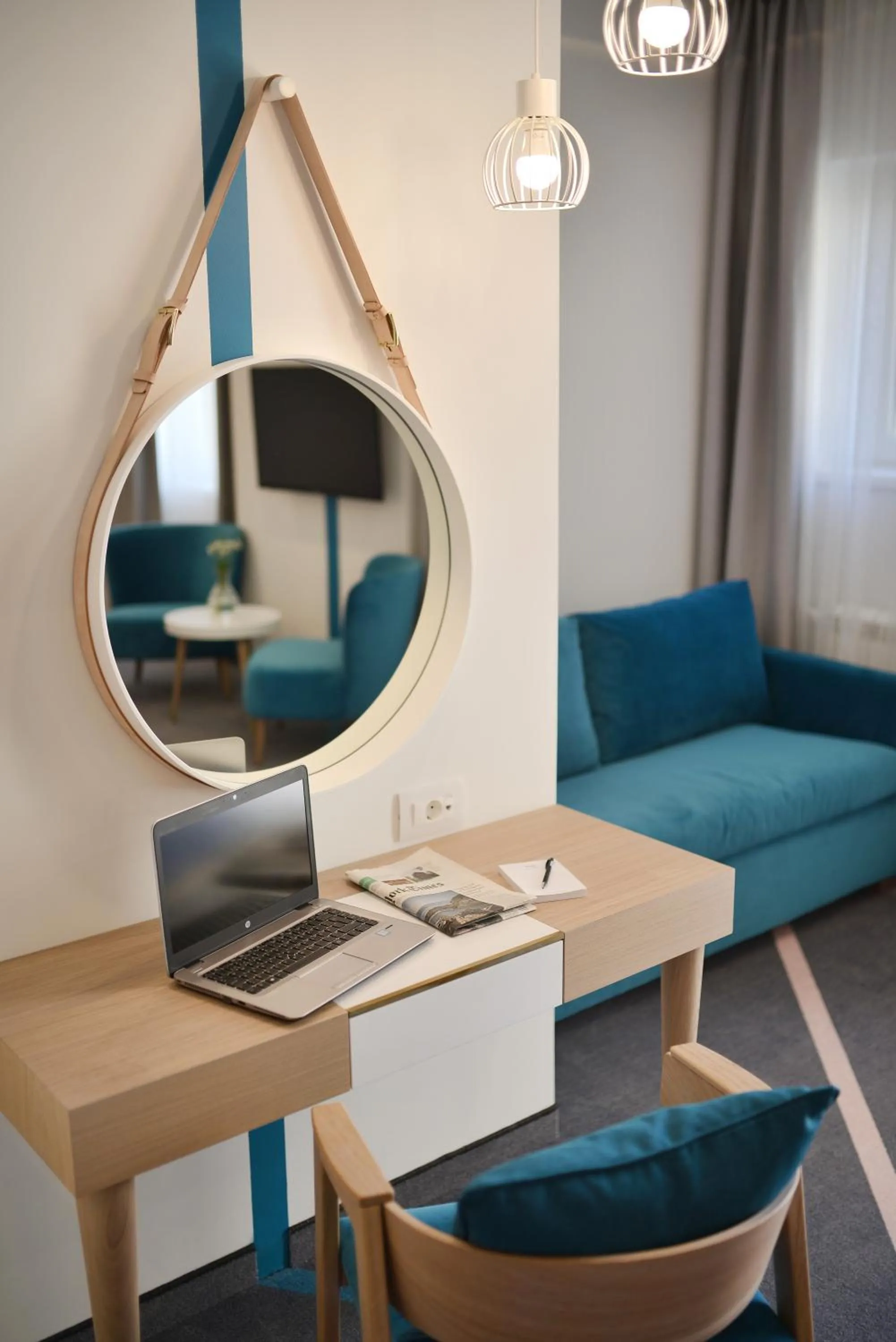 TV and multimedia in City Nest Modern & Cozy Suites