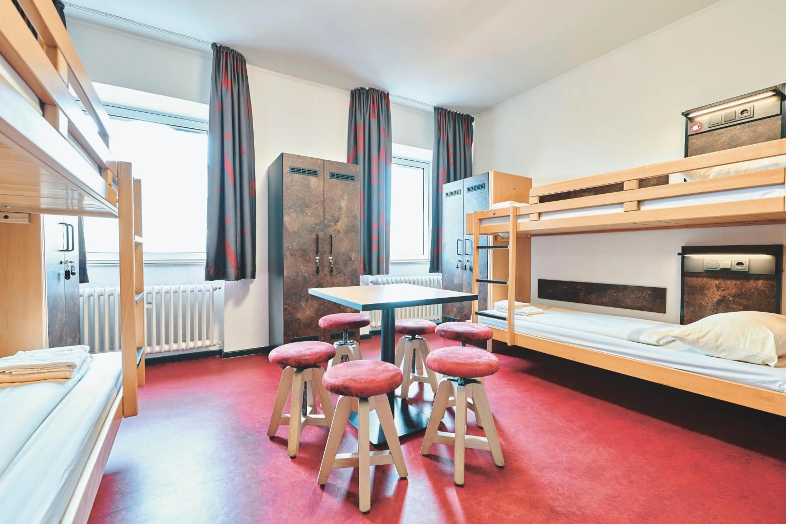 Bed in DJH Jugendgästehaus Adolph Kolping