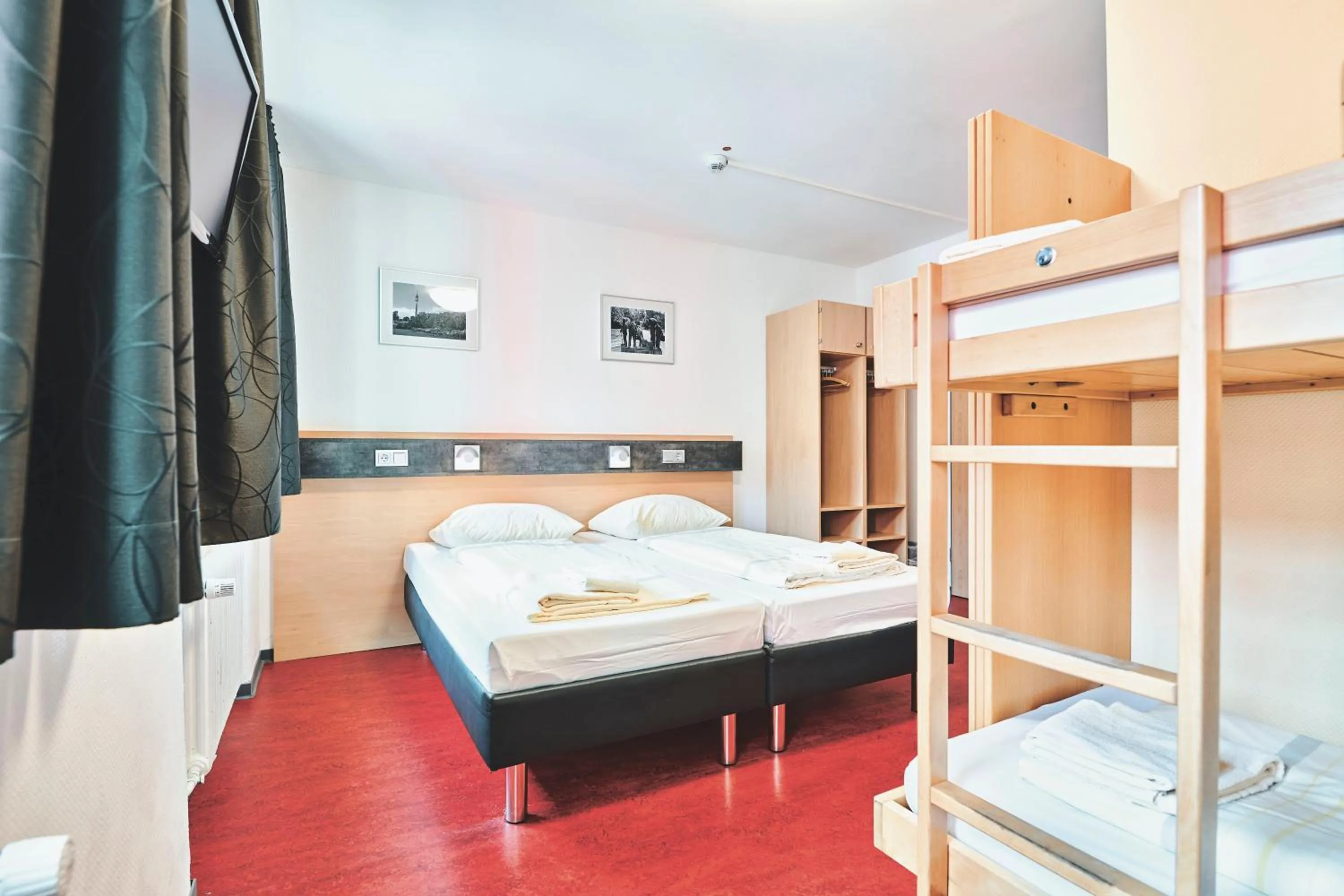 Photo of the whole room, Bed in DJH Jugendgästehaus Adolph Kolping