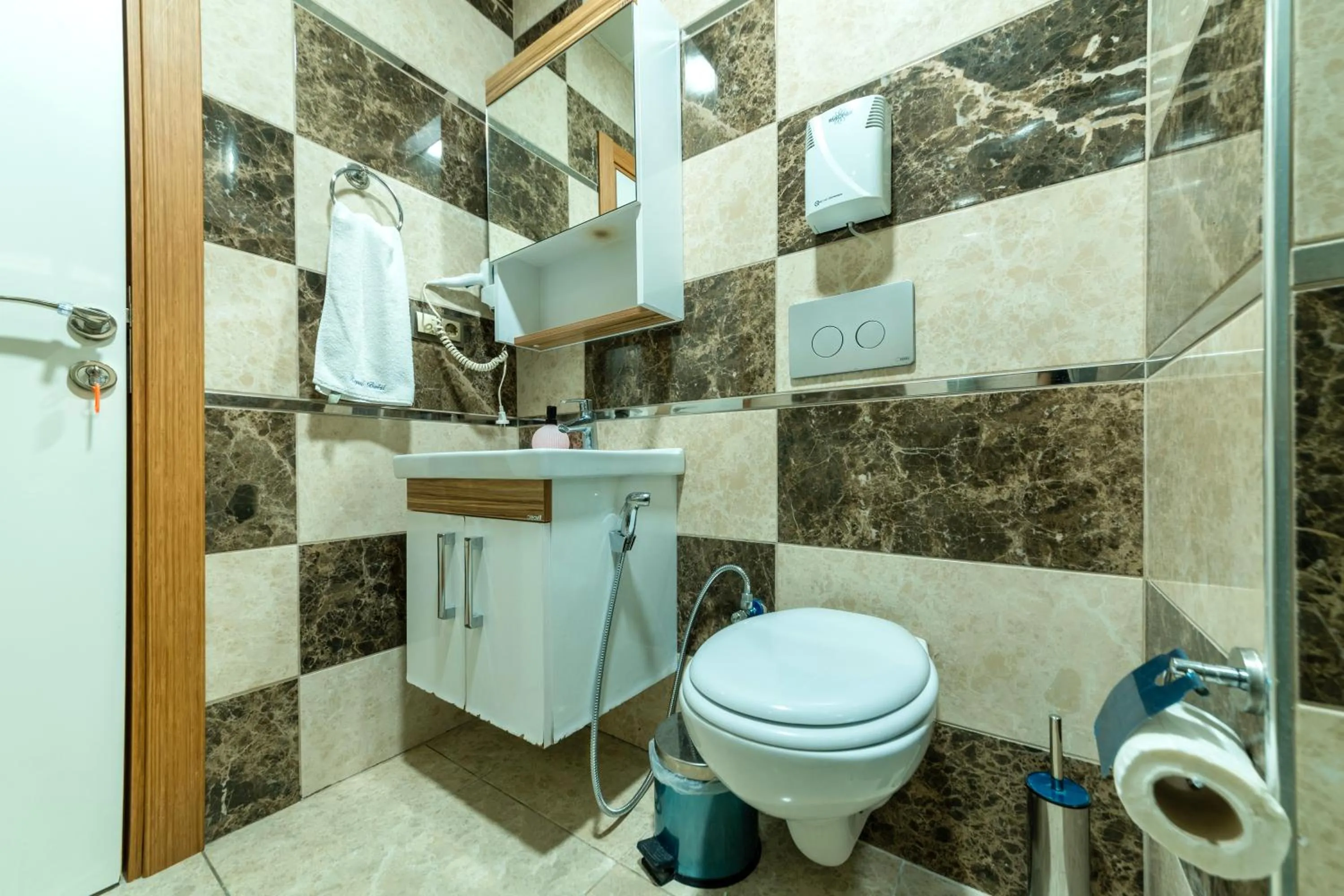 Shower in Royal Babil Suites Hotel