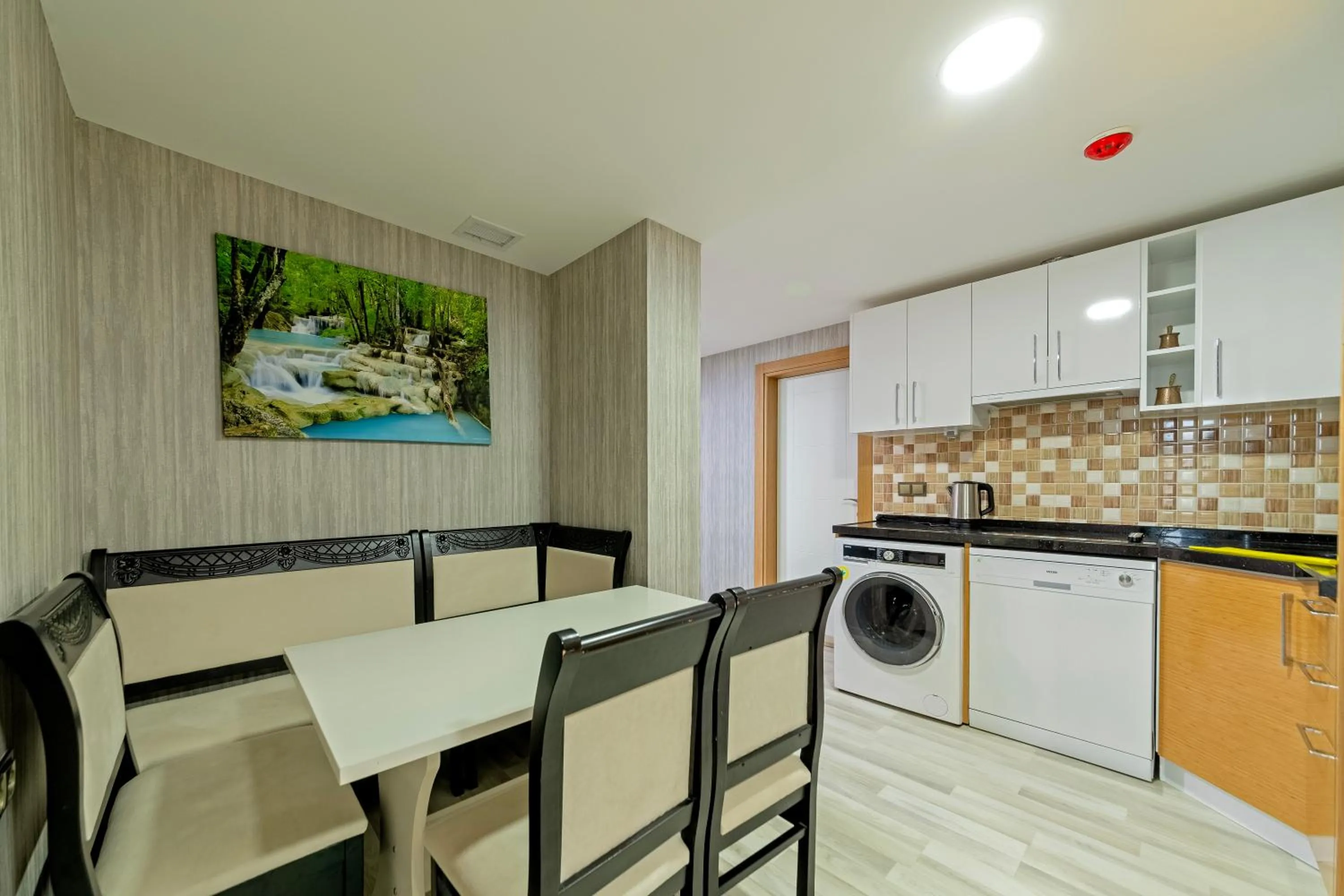 Kitchen or kitchenette in Royal Babil Suites Hotel