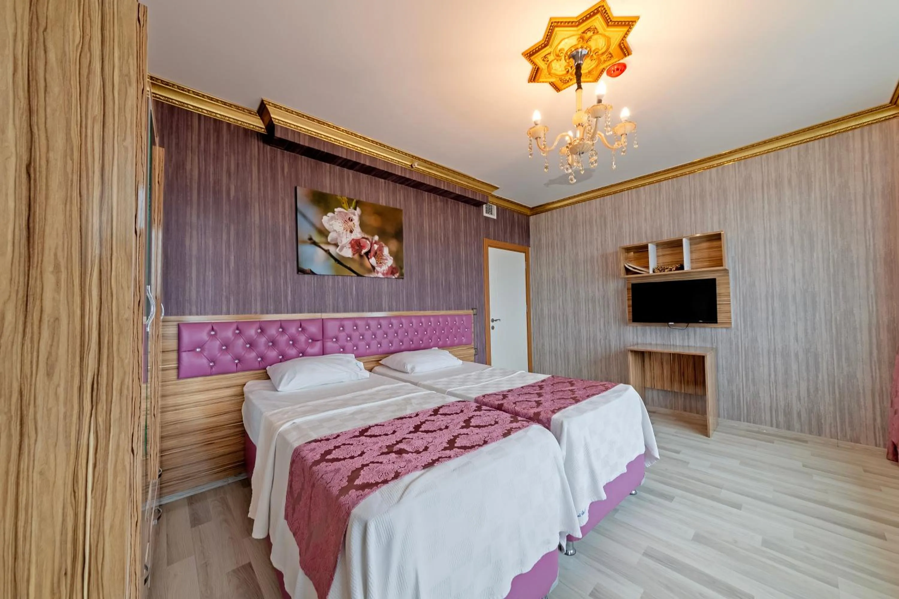 Bed in Royal Babil Suites Hotel
