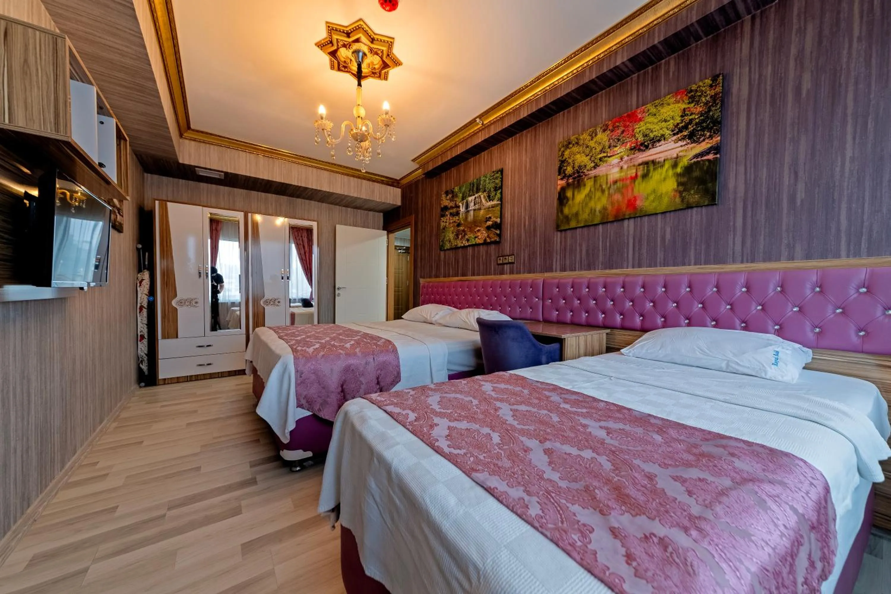 Bed in Royal Babil Suites Hotel