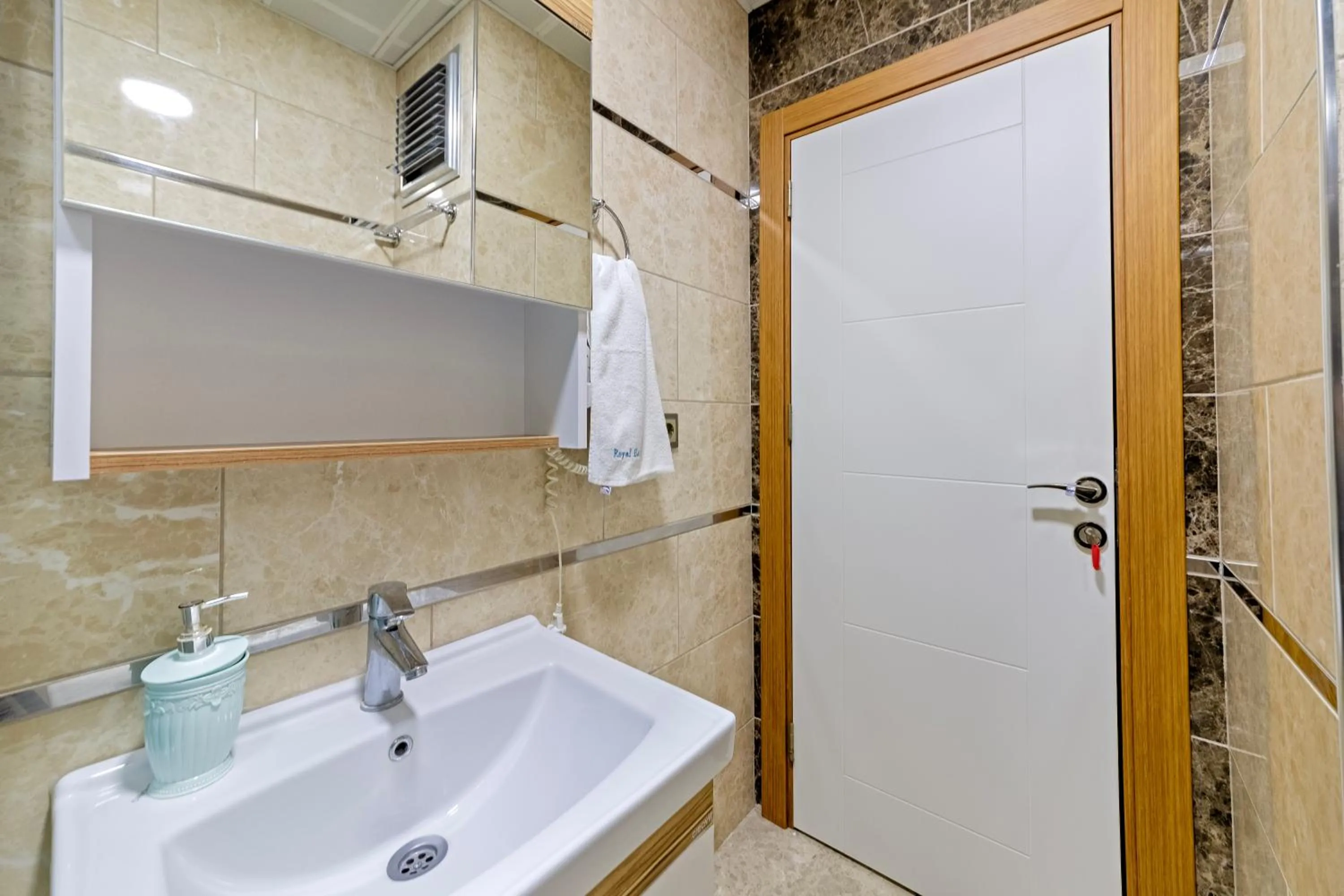 Shower in Royal Babil Suites Hotel