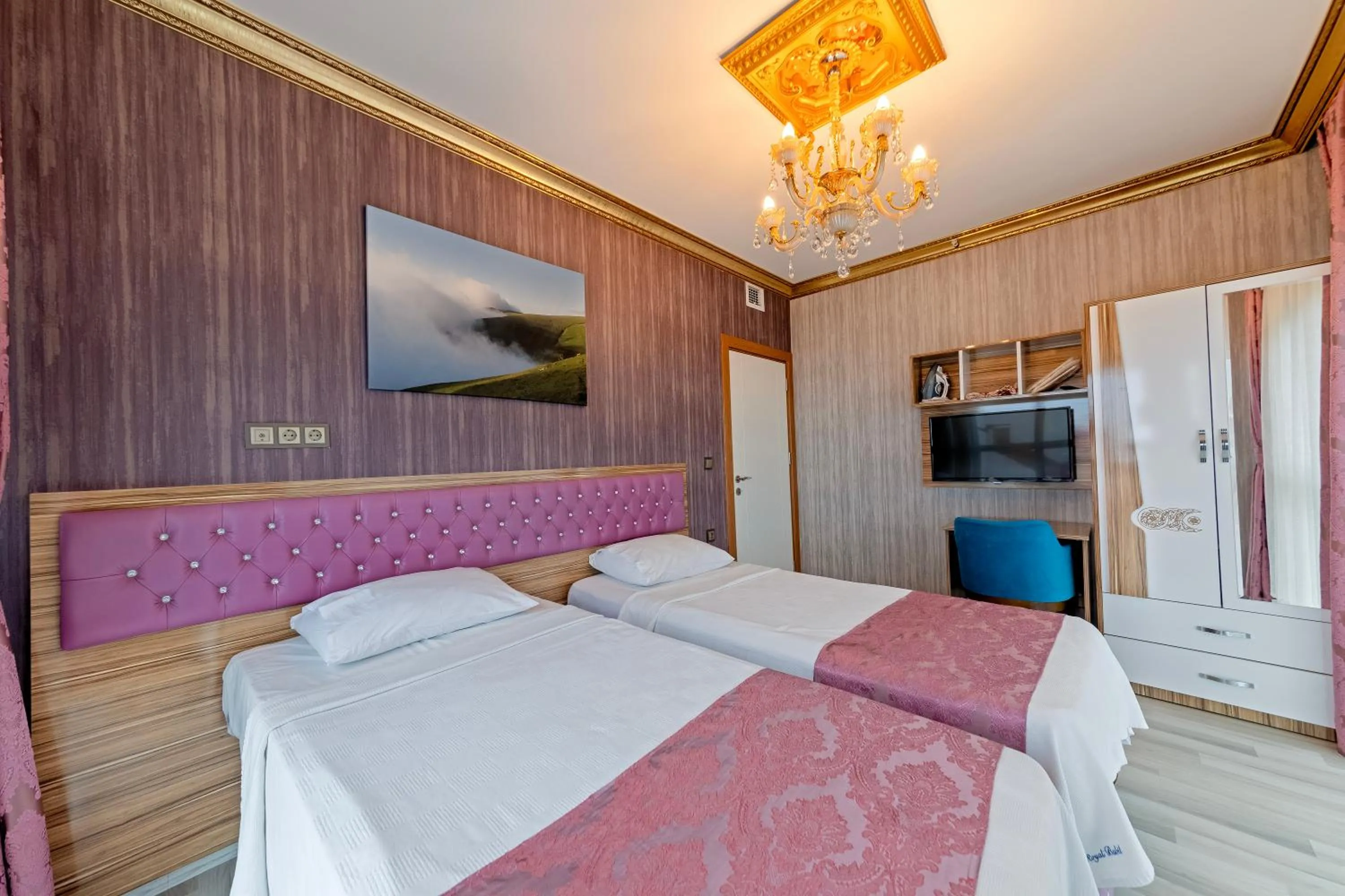 Bed in Royal Babil Suites Hotel