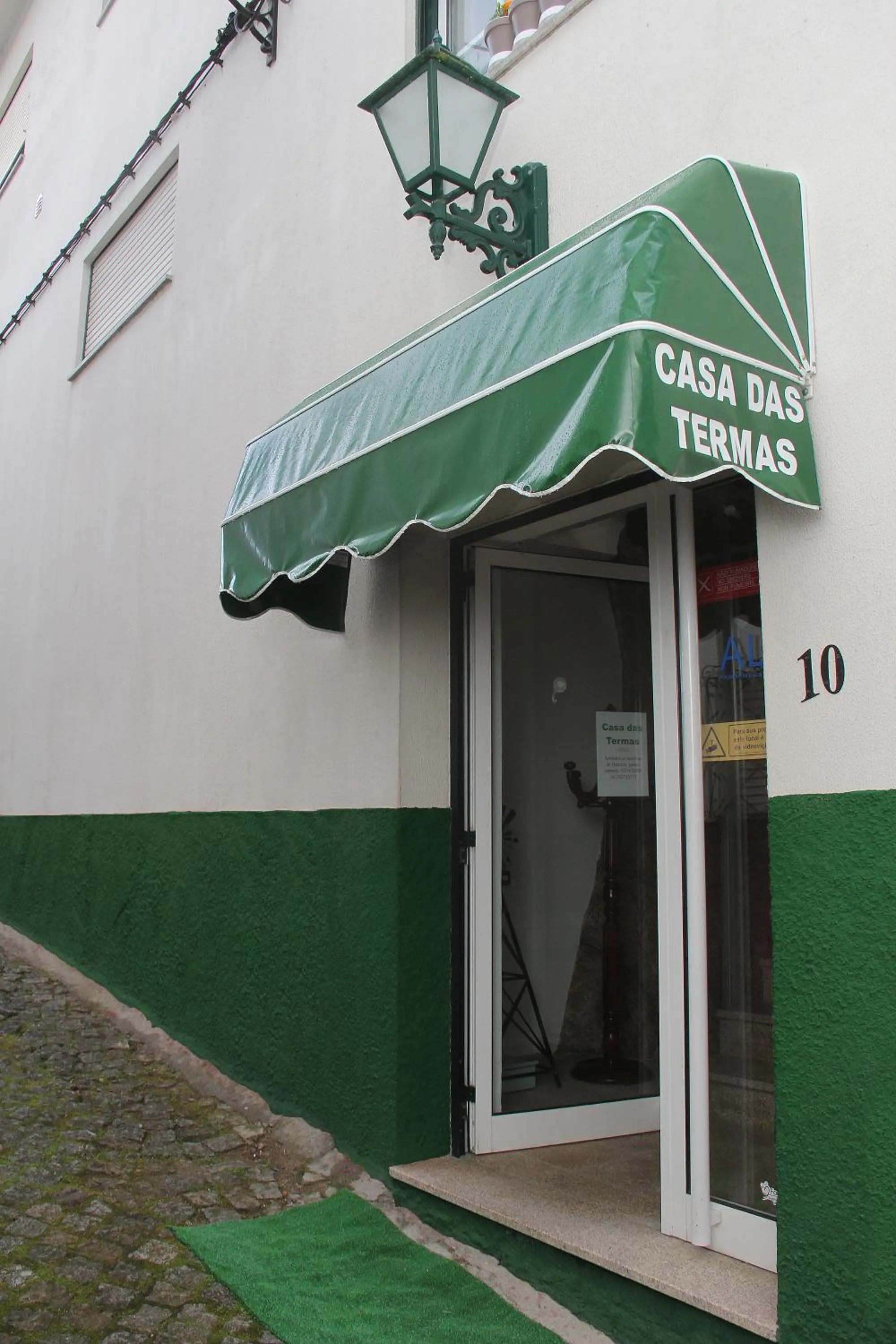 Property building in Casa das Termas