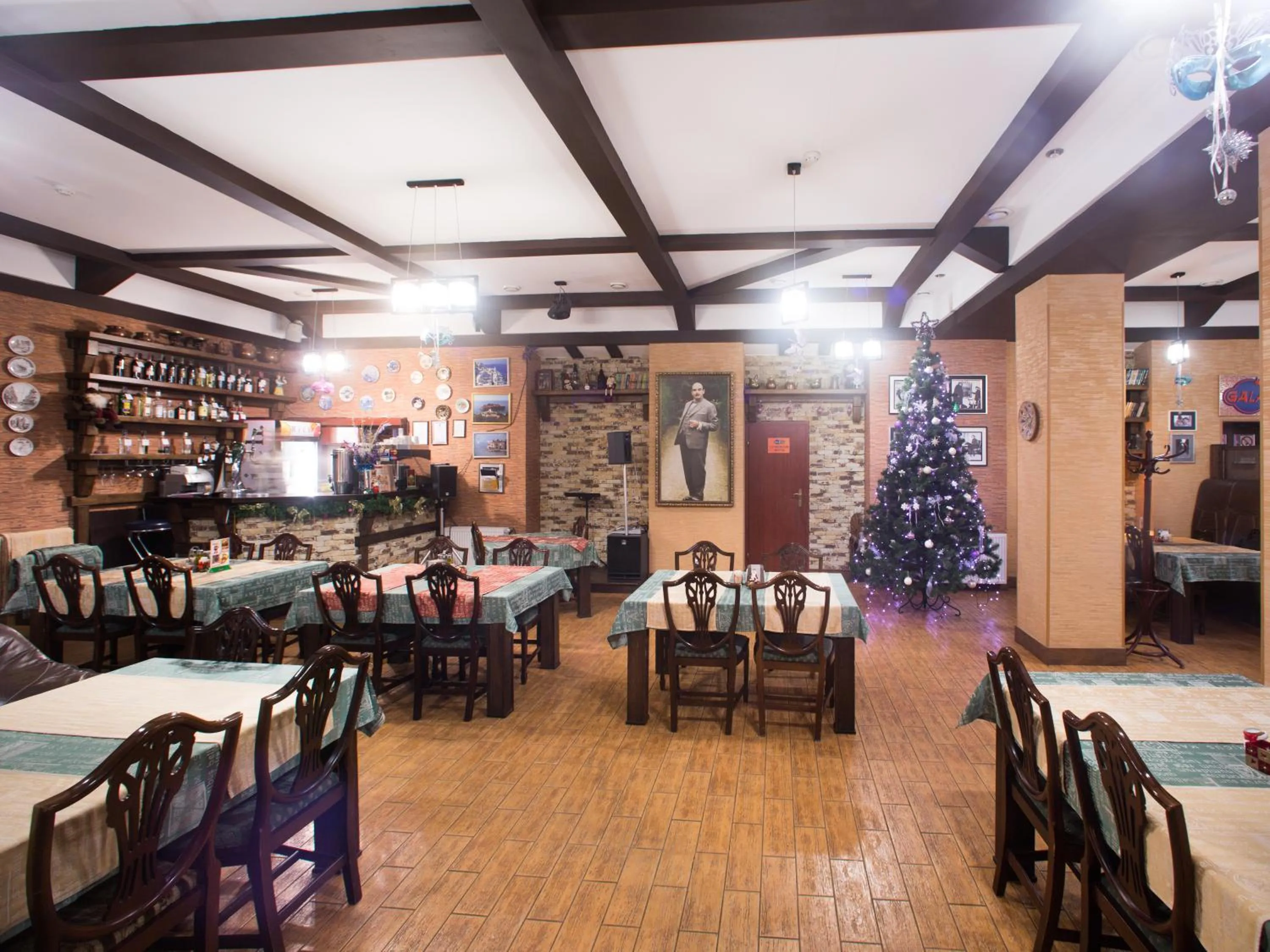 Restaurant/places to eat in Gala Hotel