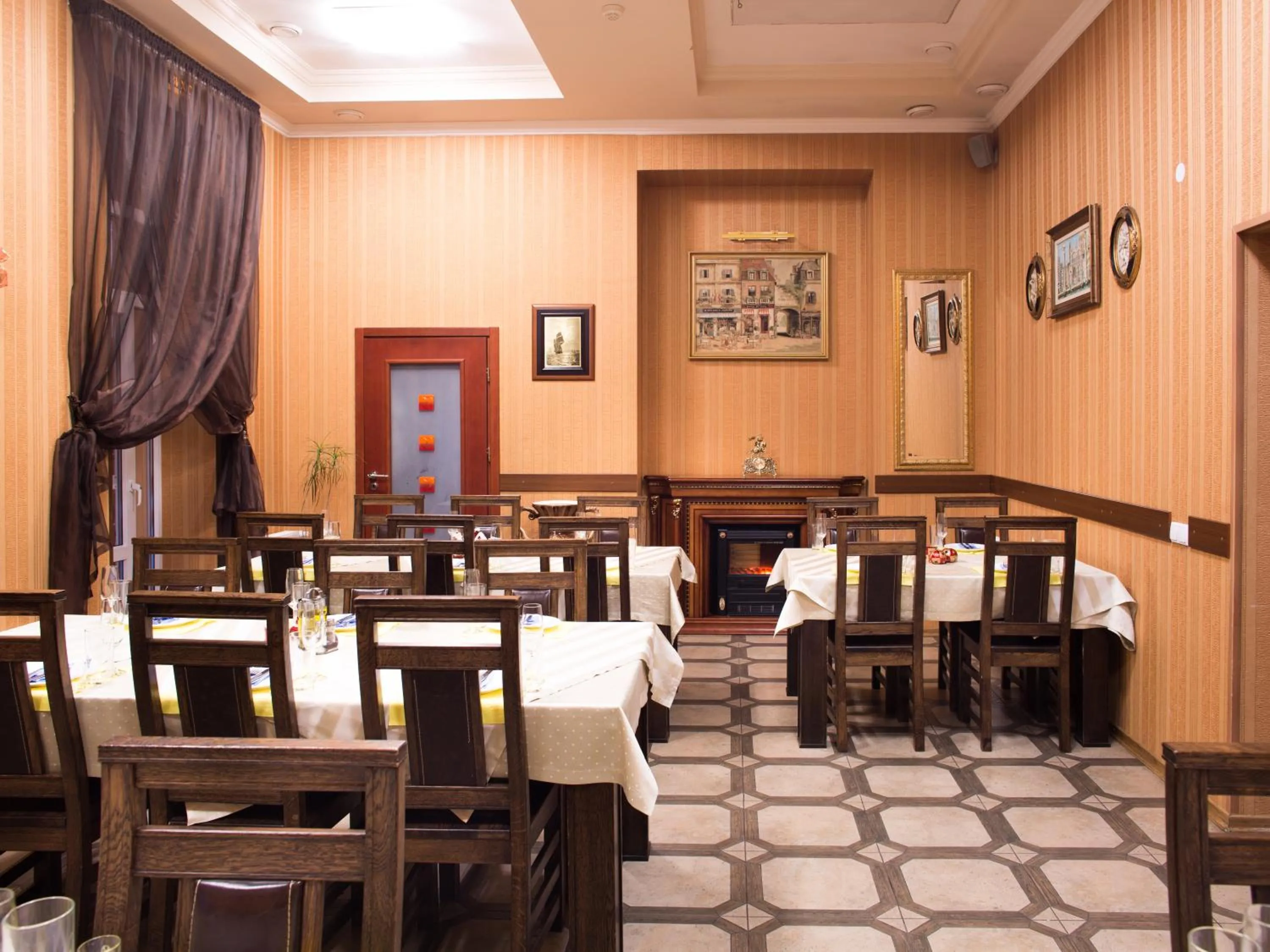 Restaurant/places to eat in Gala Hotel