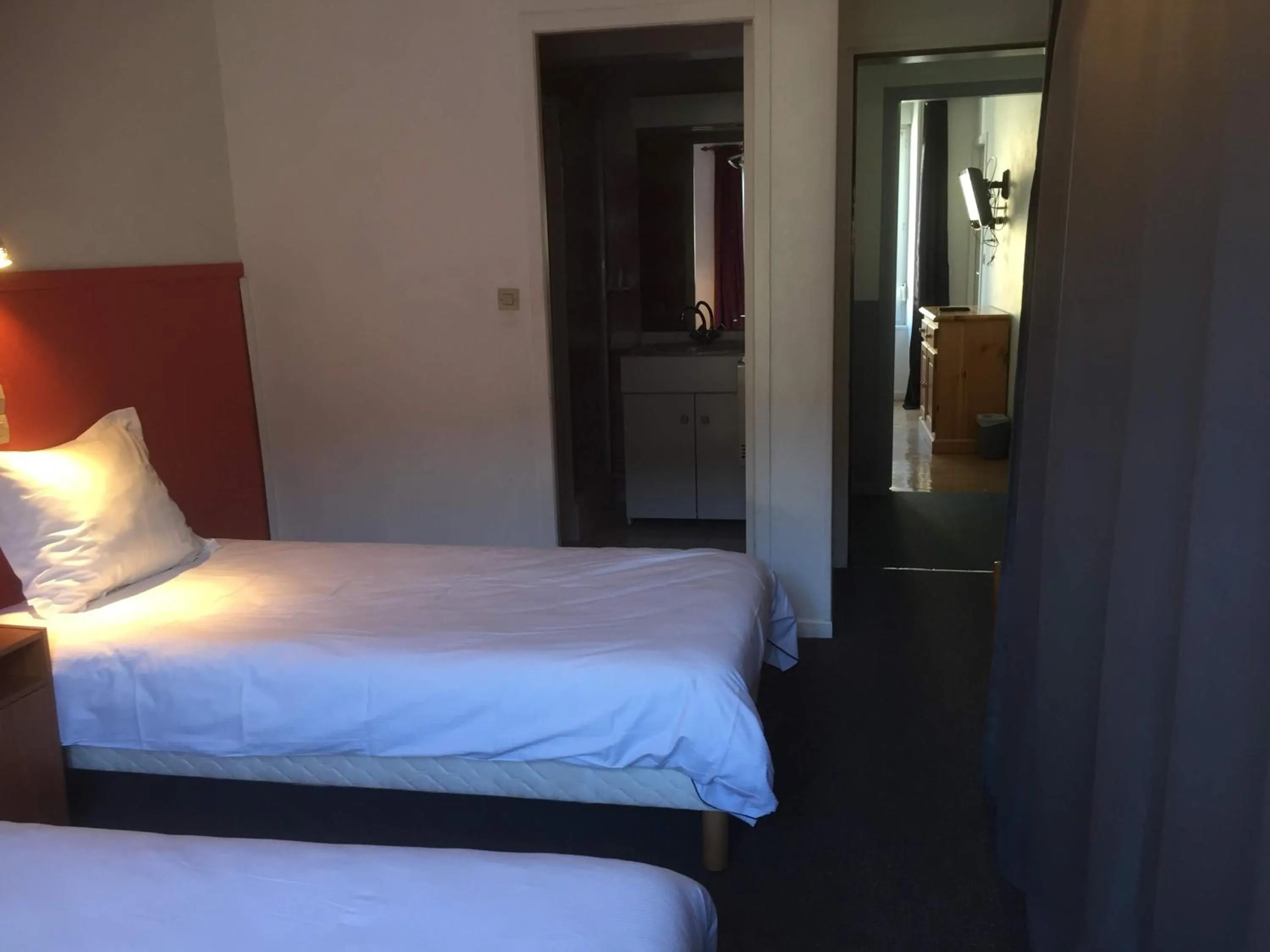 Bed in Hôtel de Londres