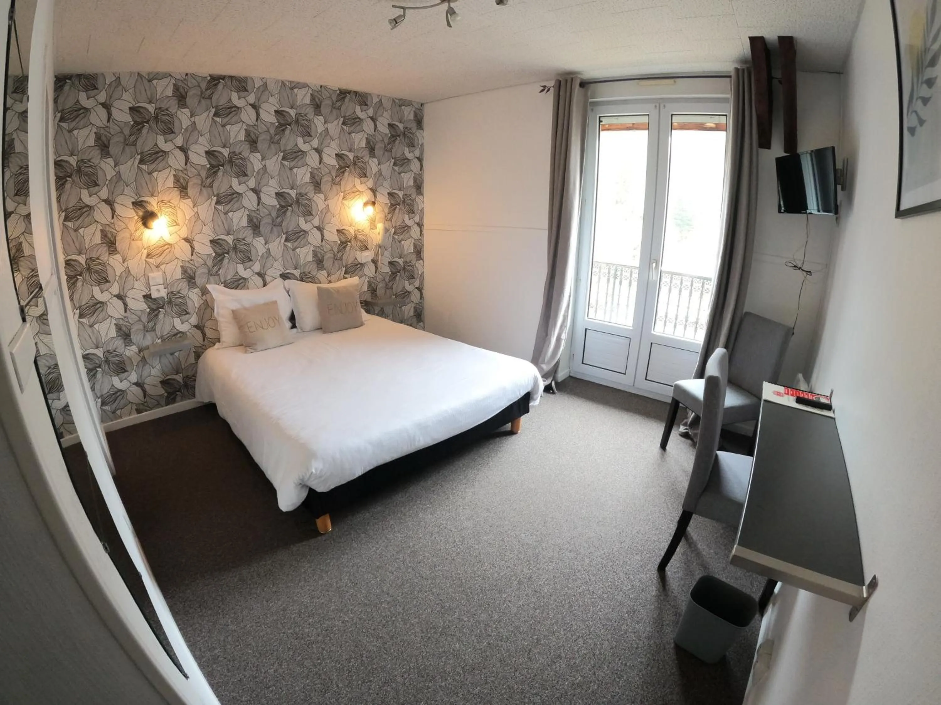 Bedroom, Bed in Hôtel de Londres